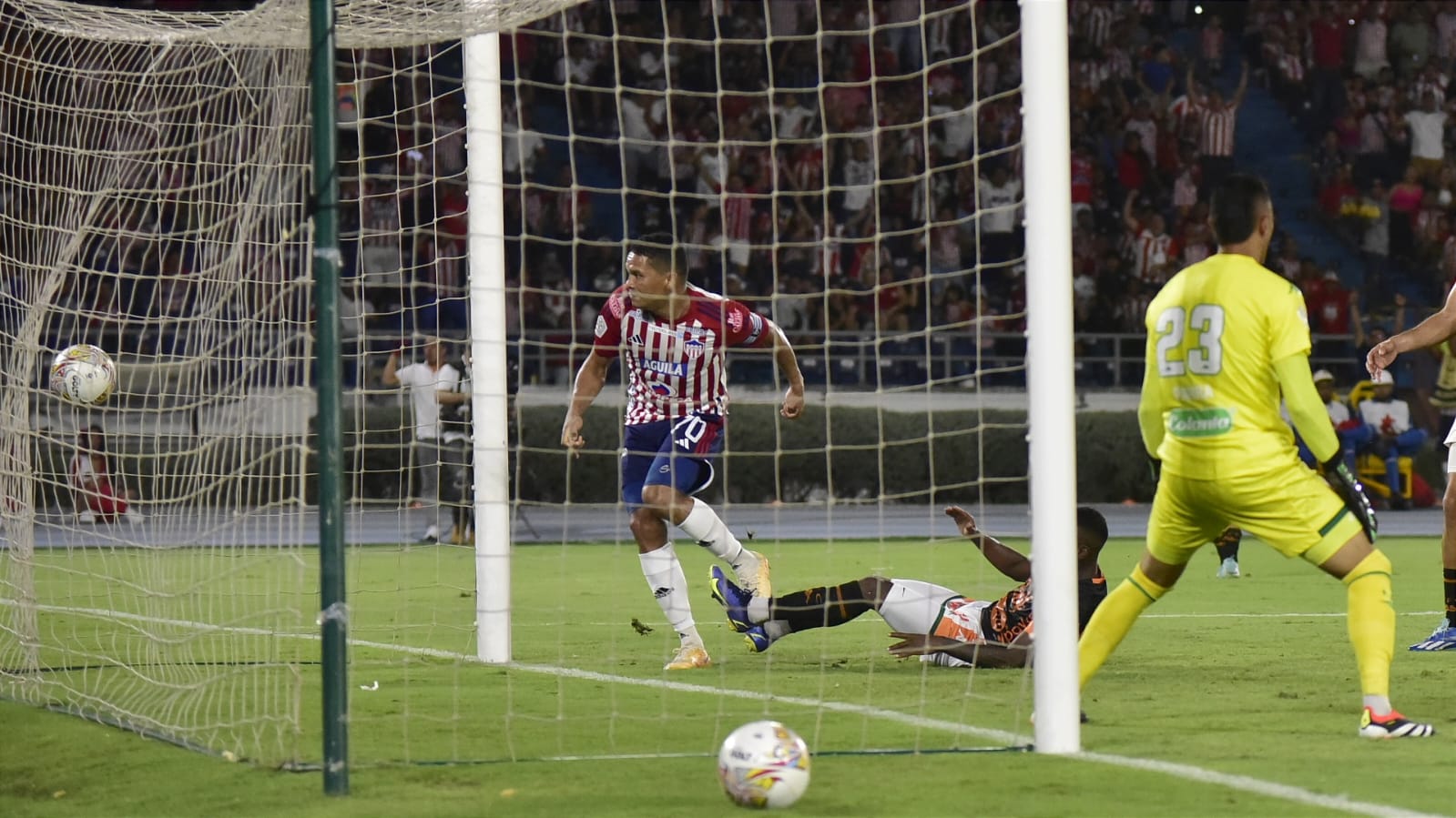 Gol de Carlos Bacca. 