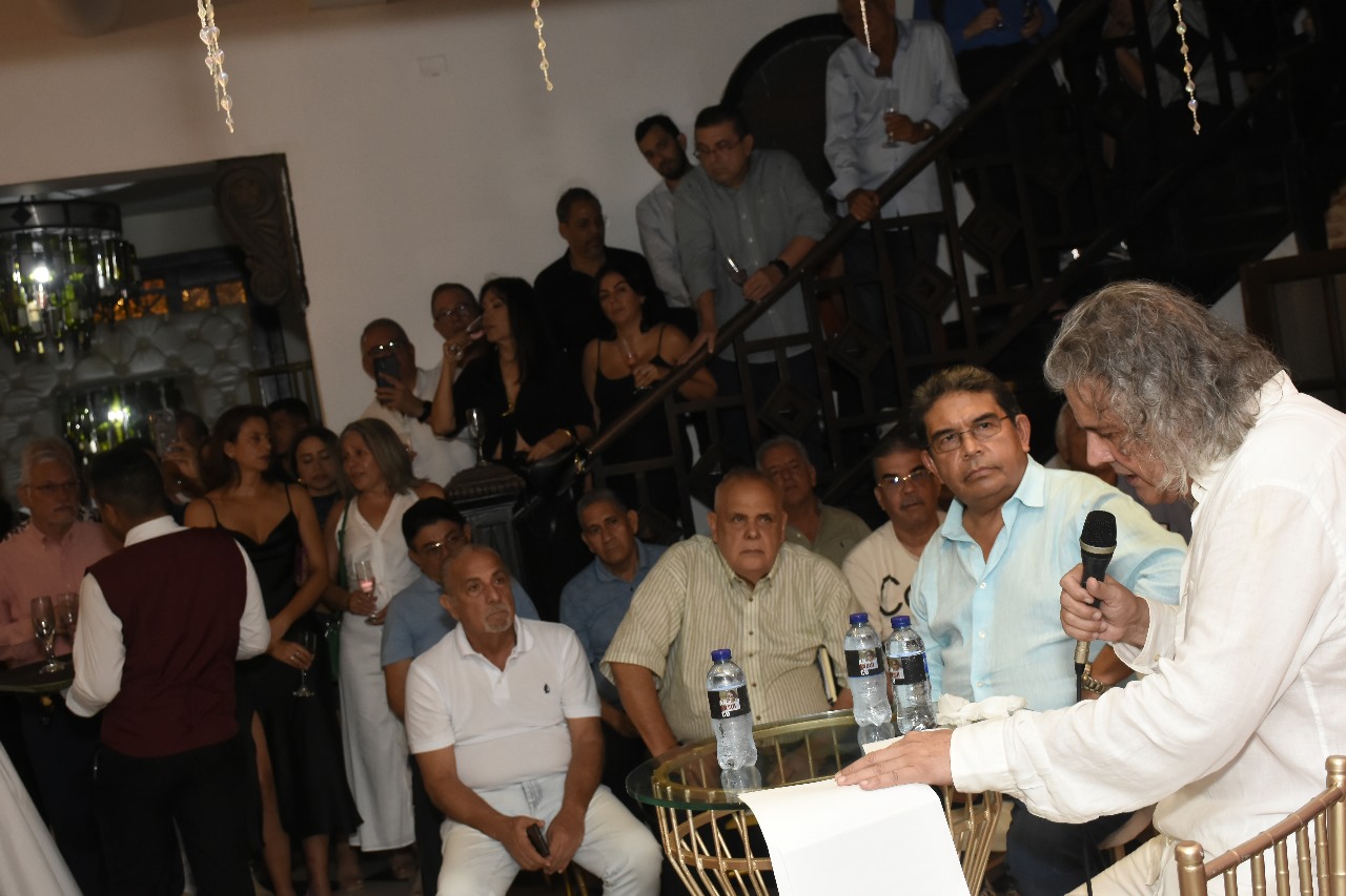 Los amigos de José Pérez acudieron a la presentación de su libro.