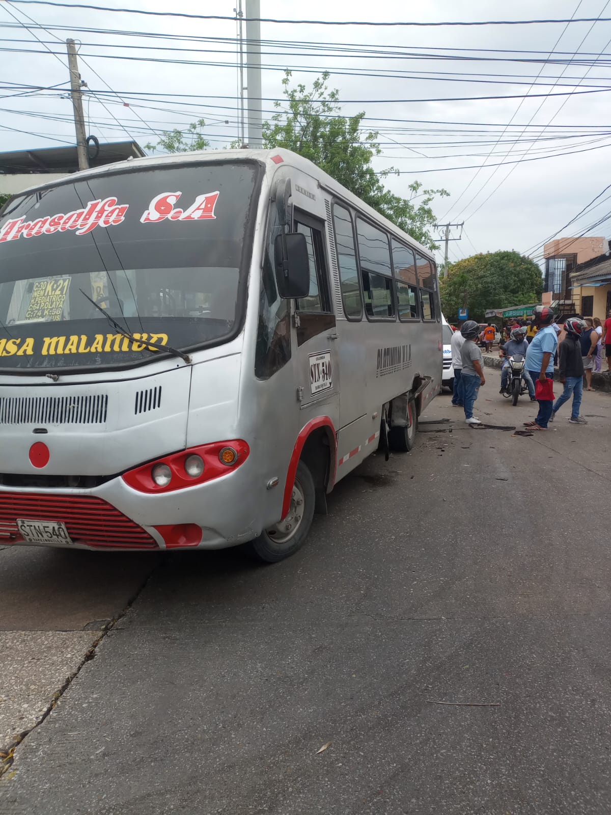 El choque dejó varios heridos.