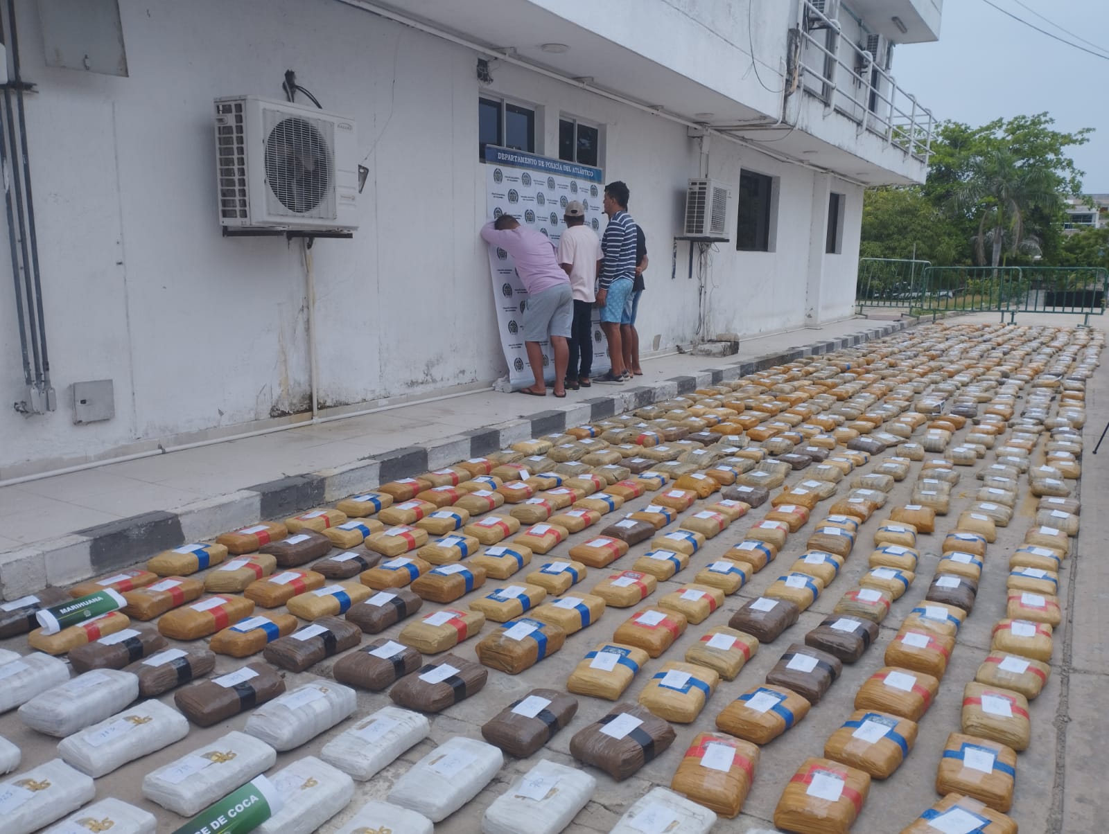 Droga incautada por la Policía en la Playas 'Los Cocos' , en zona costera de Tubará. 