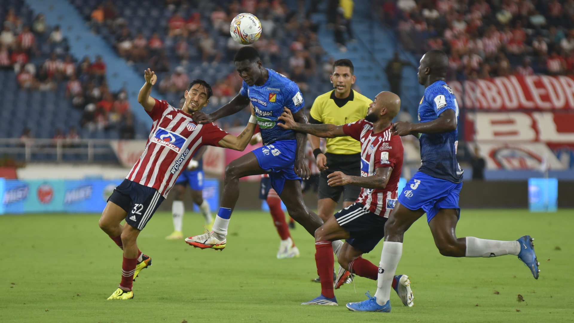 Acción de un partido de Junior contra Pereira, en 2022.