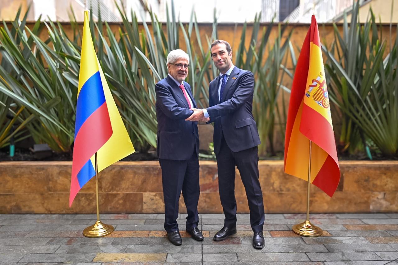 El ministro de Comercio, Germán Umaña, y el ministro de Comercio de España, Carlos Cuerpo.