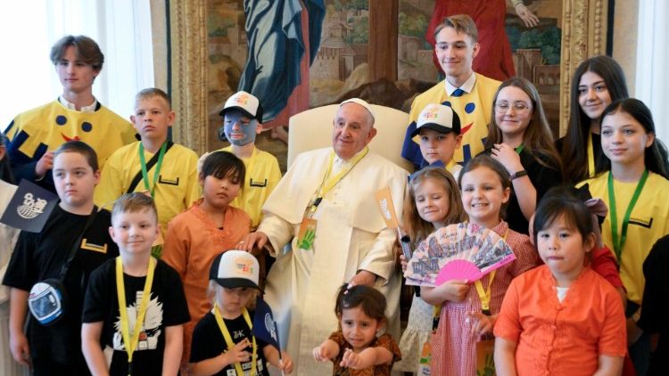 El Papa con los niños víctimas de guerra