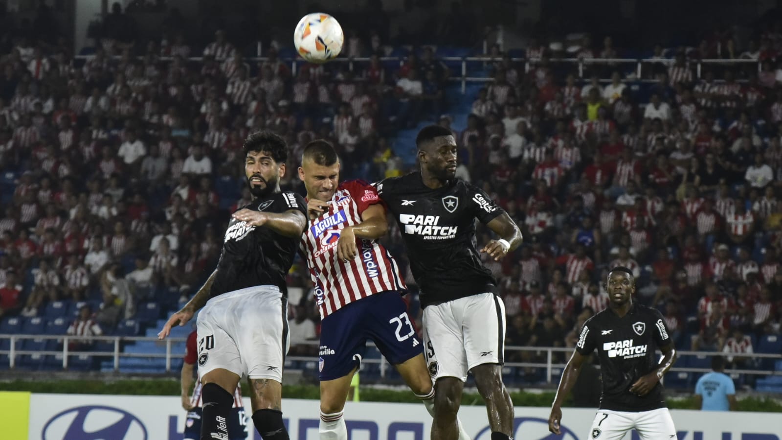 Aspecto del partido en el estadio Metropolitano. 