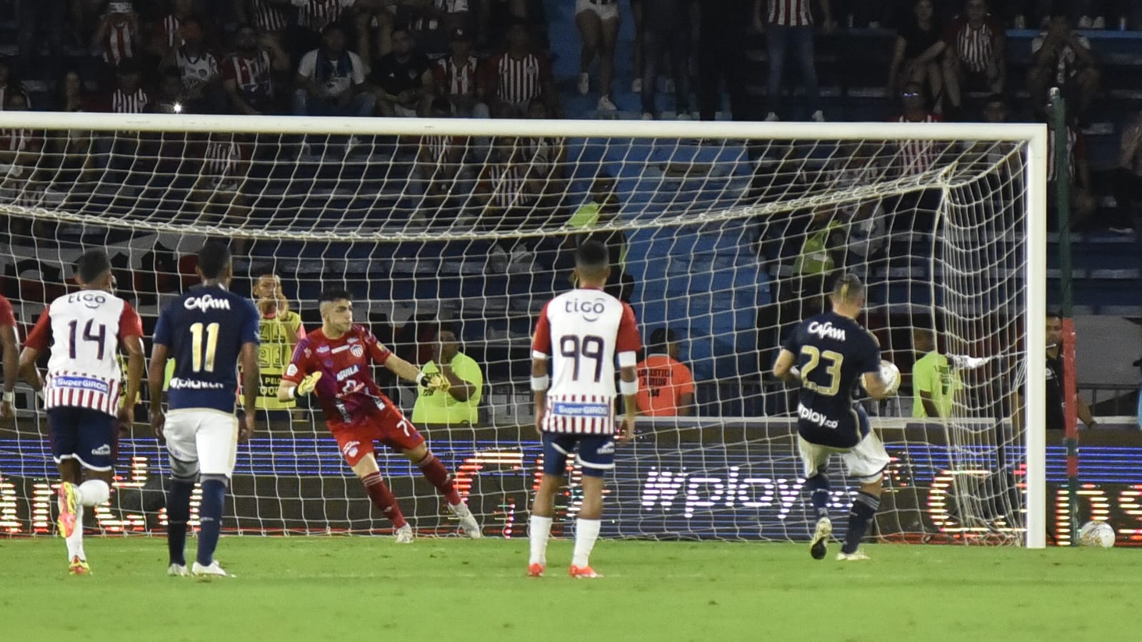 El descuento de Millonarios tras un penalti cobrado por Leonardo Castro. 