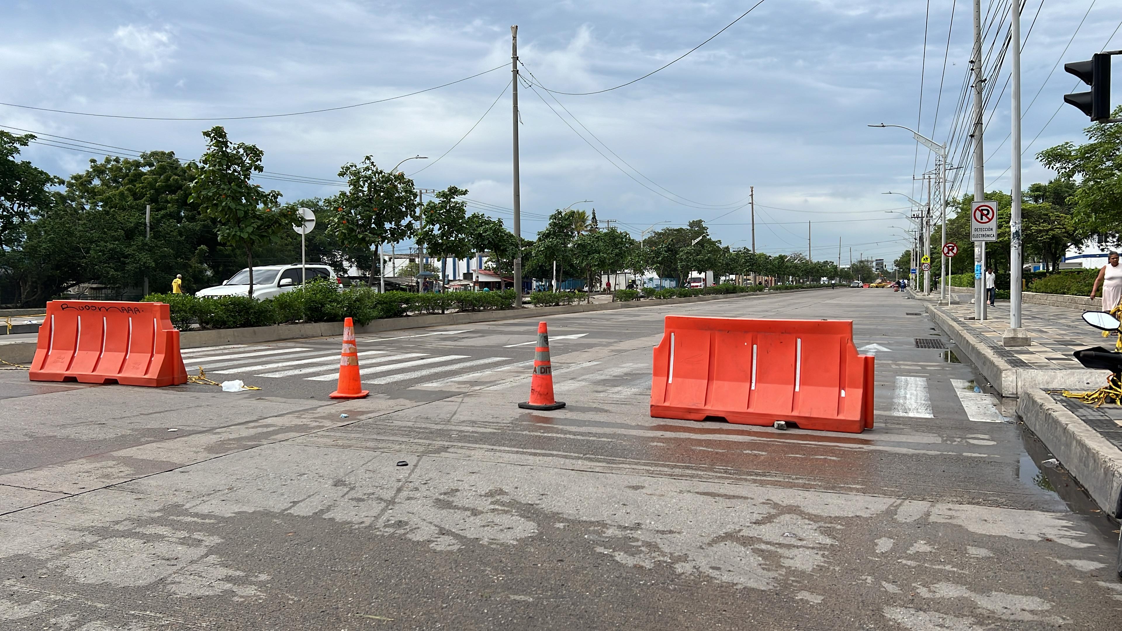 Cierre por emergencia en puente Simón Bolívar en la calle 30.