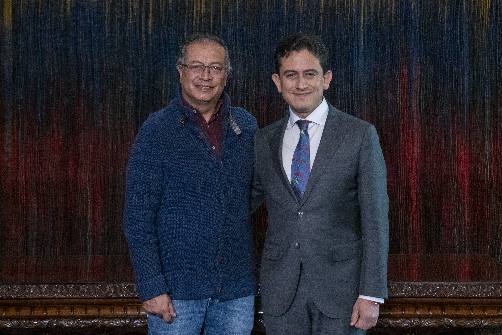 El Presidente Gustavo Petro y el nuevo ministro de Industria y Comercio, Luis Carlos Reyes.