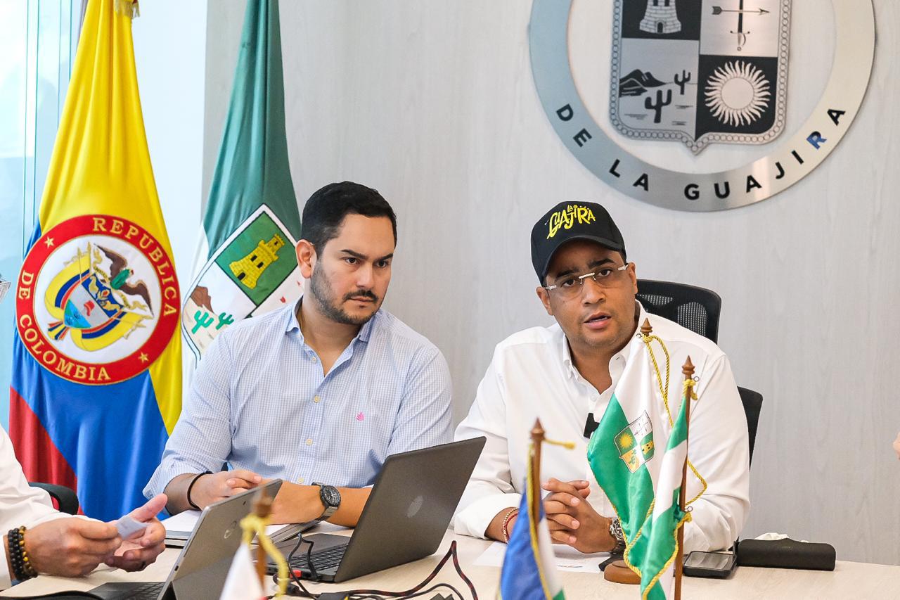 Jesús Pérez, gerente (e) de la RAP Caribe, y el gobernador de La Guajira, Jairo Aguilar