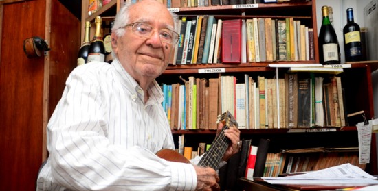 El maestro Rafael Campo Miranda.