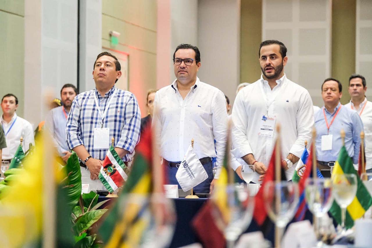 El presidente de la FND, Carlos Amaya junto al gobernador de Arauca, Renson Martínez, y de Córdoba, Erasmo Zuleta