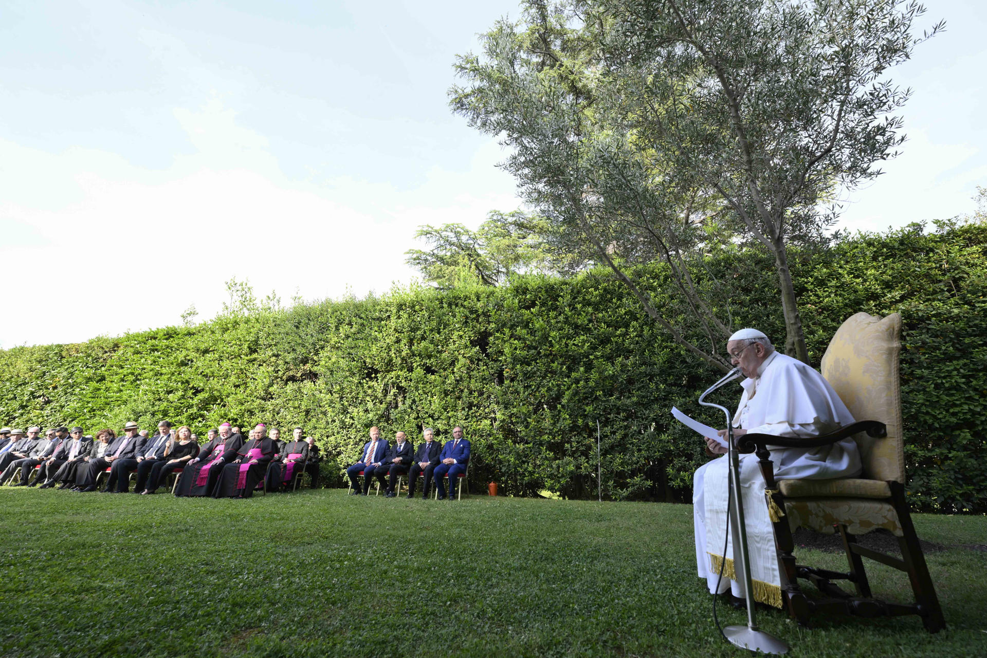 El Papa en los Jardines Vaticanos