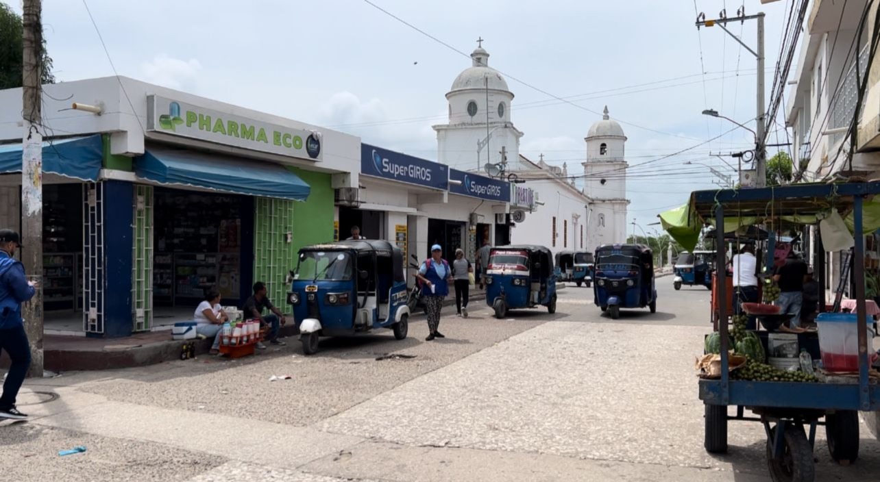 Algunos locales comerciales han vuelto a abrir.