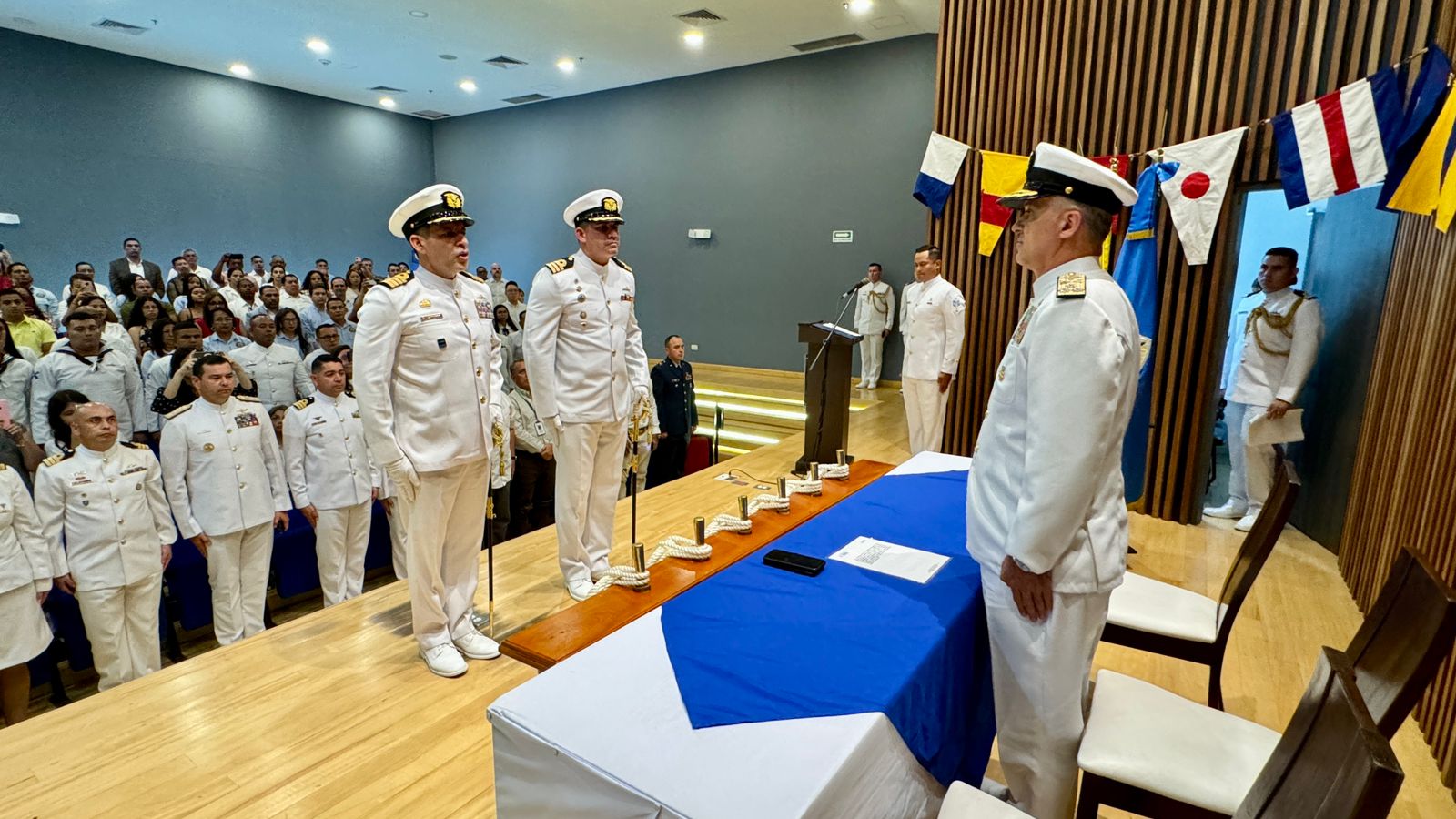 La ceremonia militar presidida por el vicealmirante John Fabio Giraldo Gallo, director General Marítimo.