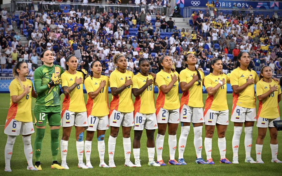 Jugadoras de Colombia en los actos protocolarios.