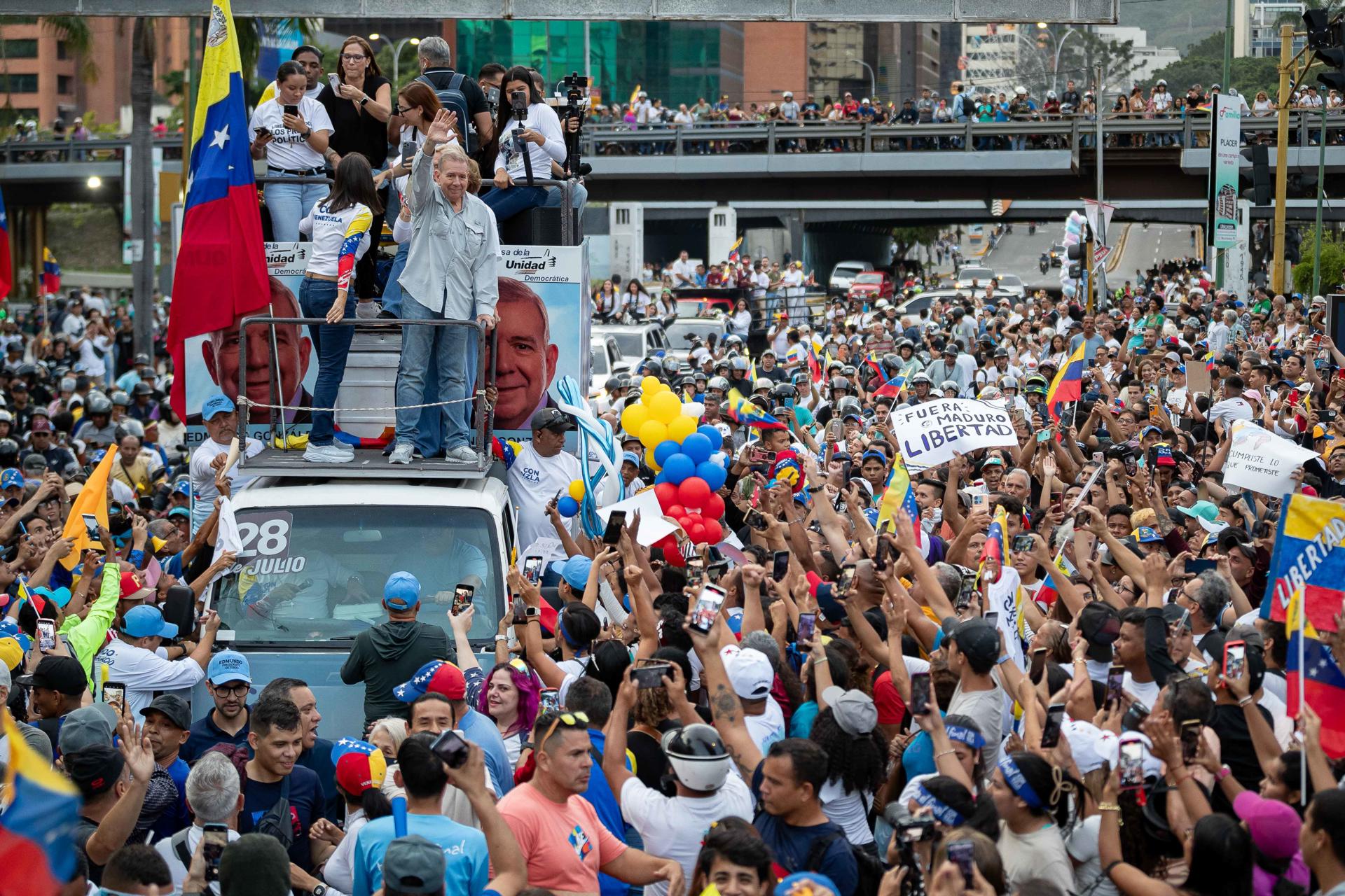 Edmundo González en su cierre de campaña en Caracas. 