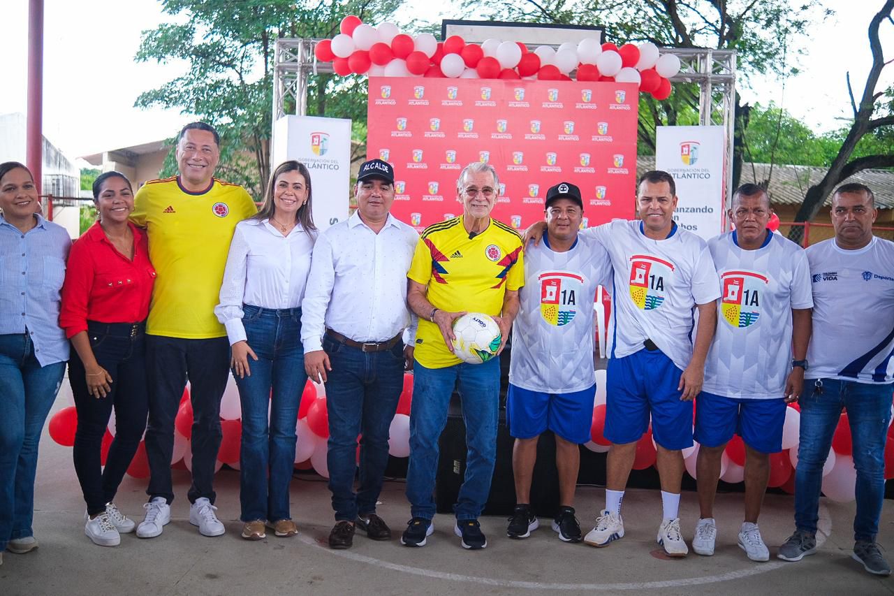 Verano con el alcalde de Sabanagrande, Darwing Rosales, y los exfutbolistas Émerson Acuña, Williams Fiorillo y Léiner Rolong. 