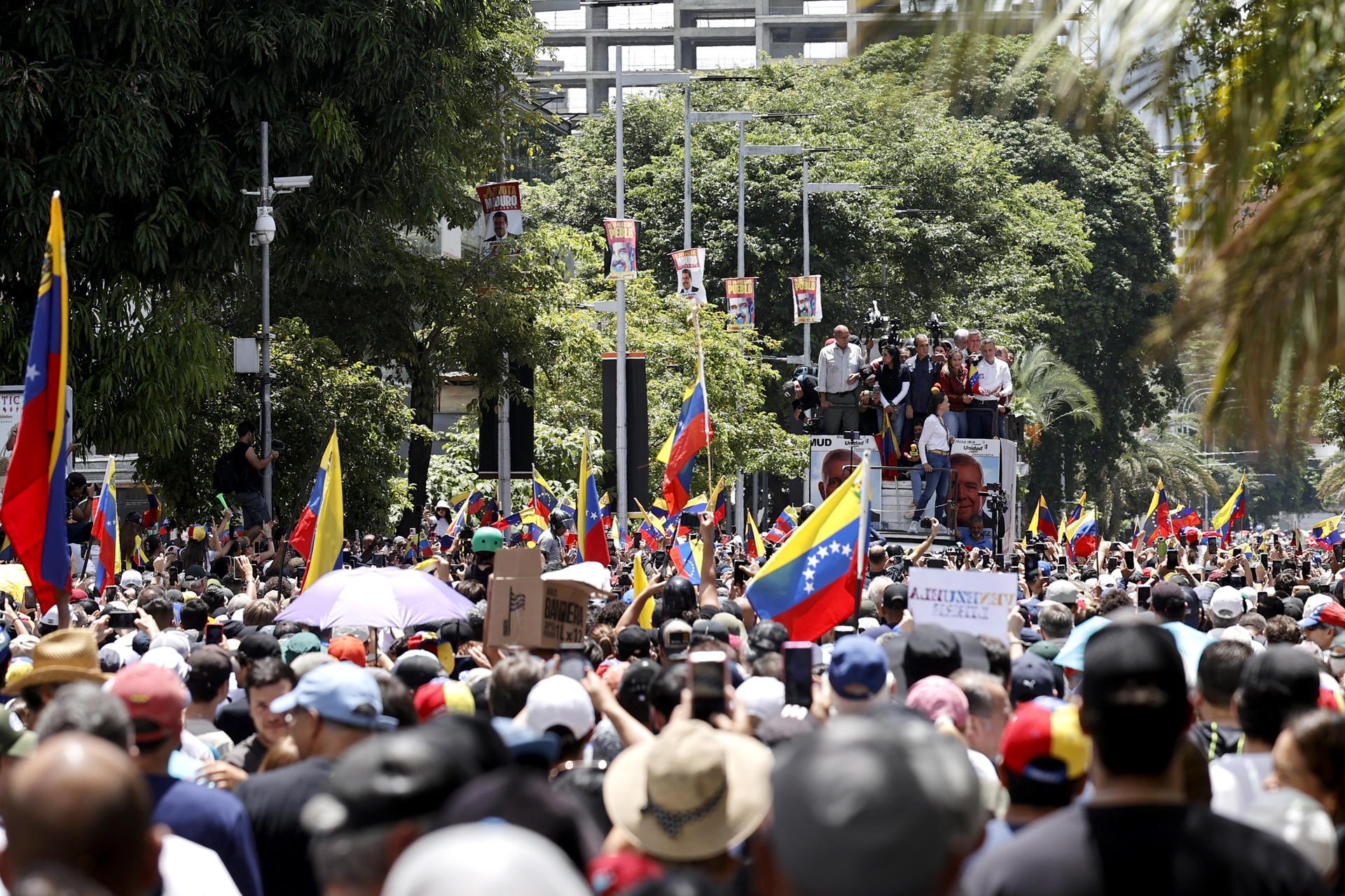 Venezolanos protestan por los resultados de las elecciones.