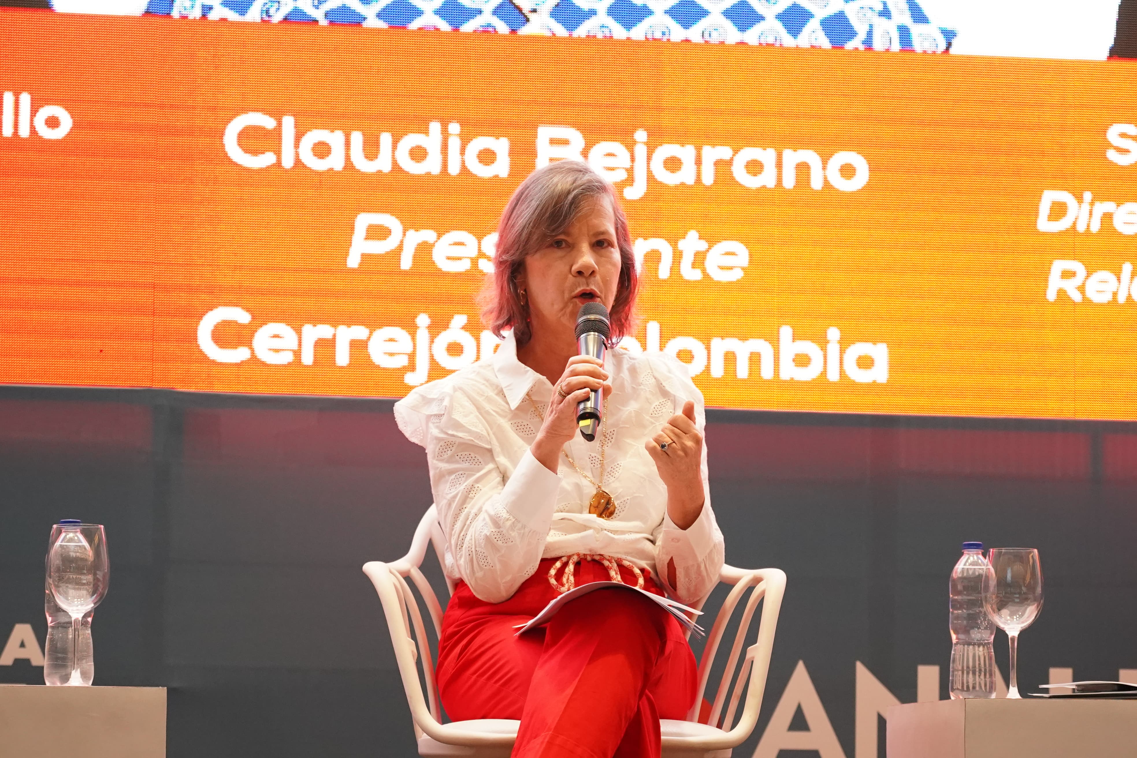 La presidenta de Cerrejón en el congreso gremial de Analdex.