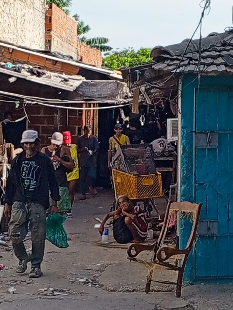 Distrito procede a demoler inmuebles dedicados al expendio de drogas