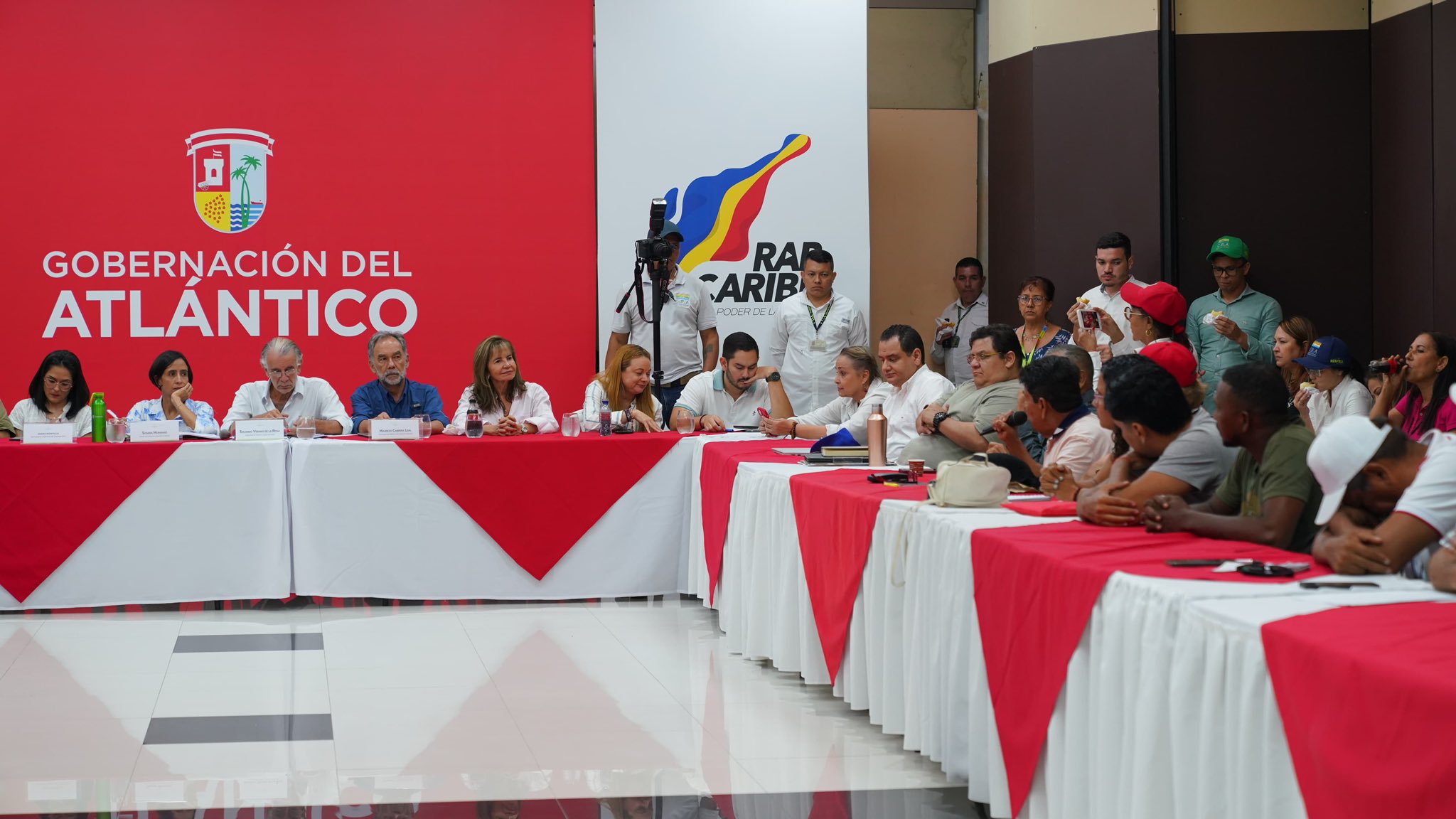 Reunión en la Gobernación del Atlántico.