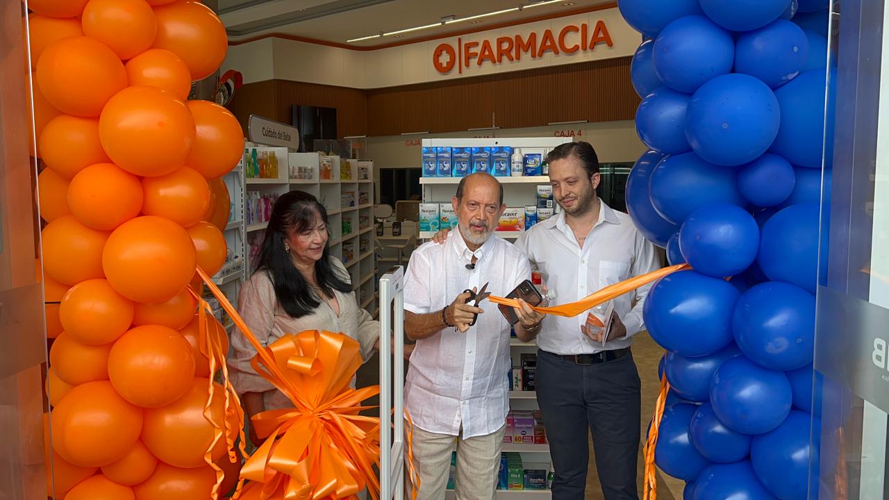 Habib Cure y Juan David Cure dan la inauguración de la nueva sede.