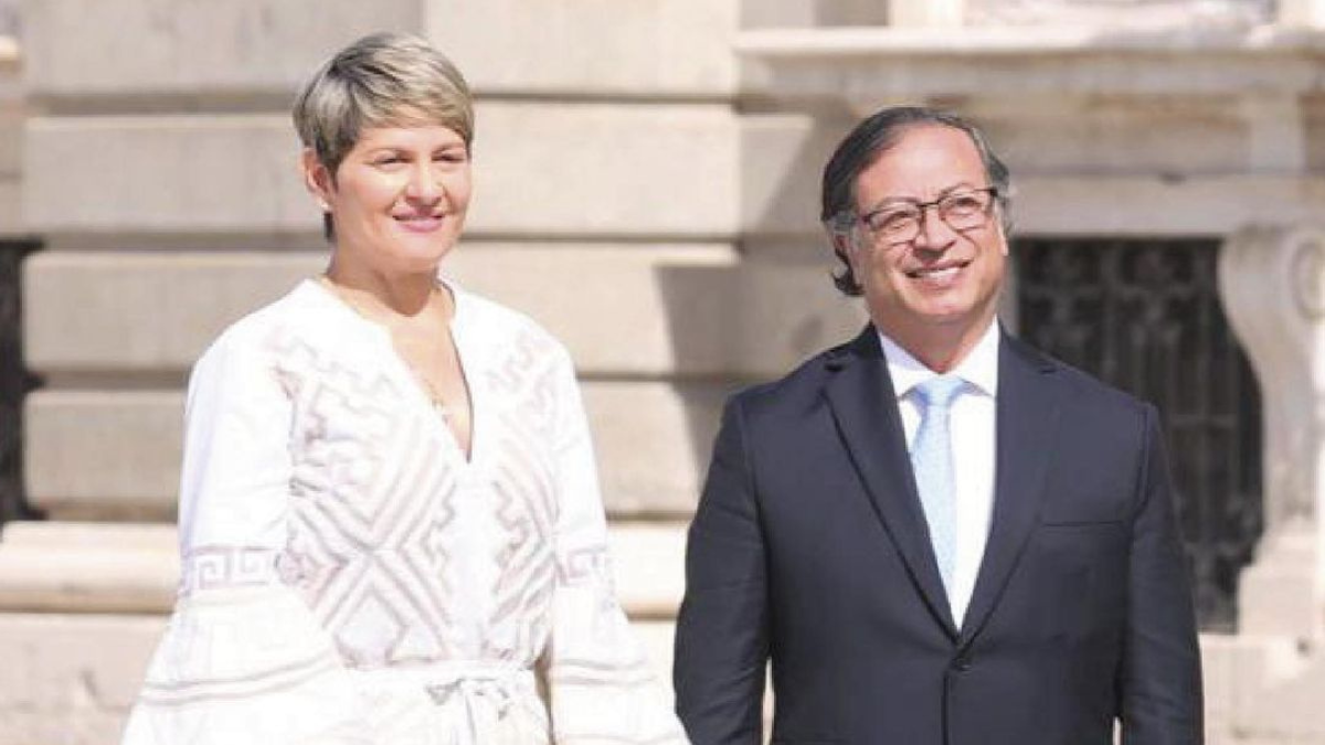 Verónica Alcocer y el presidente Gustavo Petro. 