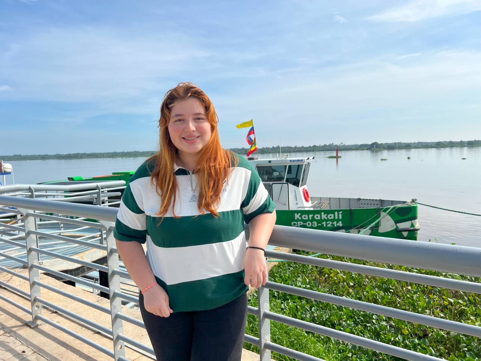 Karen Pereira, de Bucaramanga recorriendo el Malecón del Río.