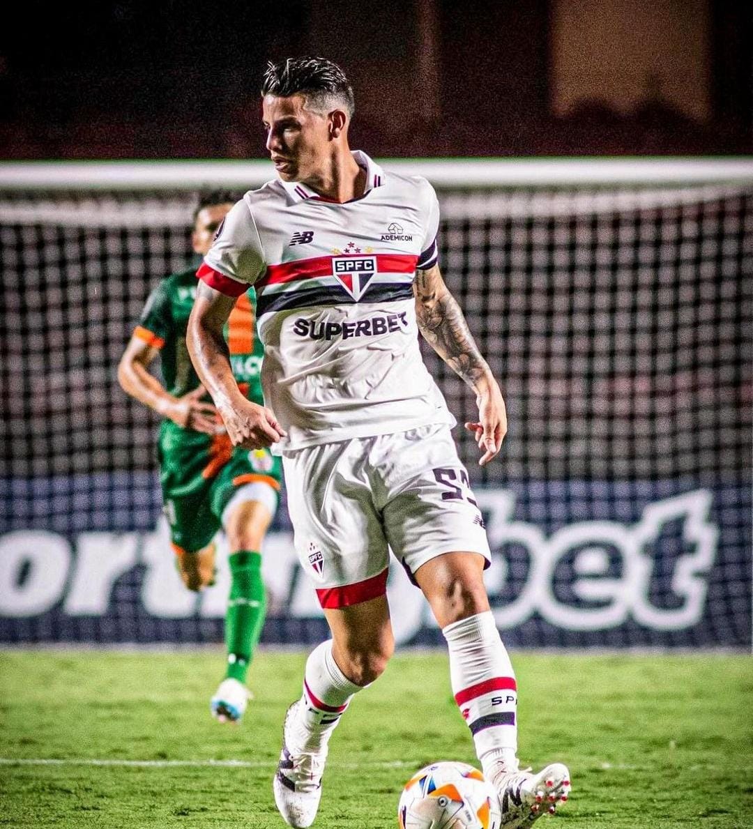 James Rodríguez durante un partido con Sao Paulo.