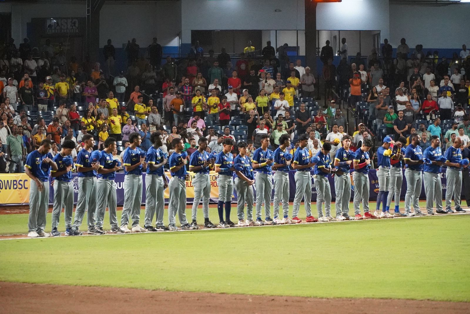 Selección Colombia en el estadio Édgar Rentería.