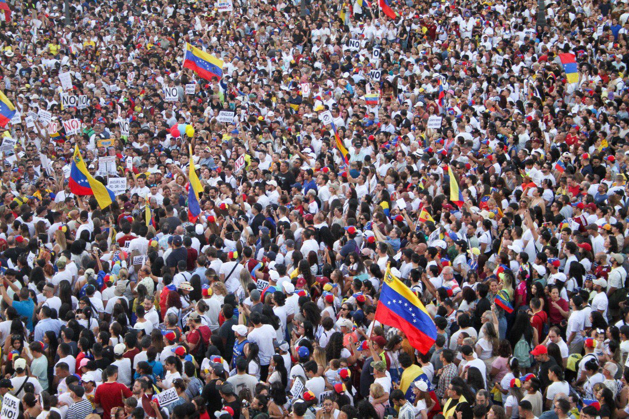 La manifestación en Caracas, exigiendo que el CNE muestre las actas.