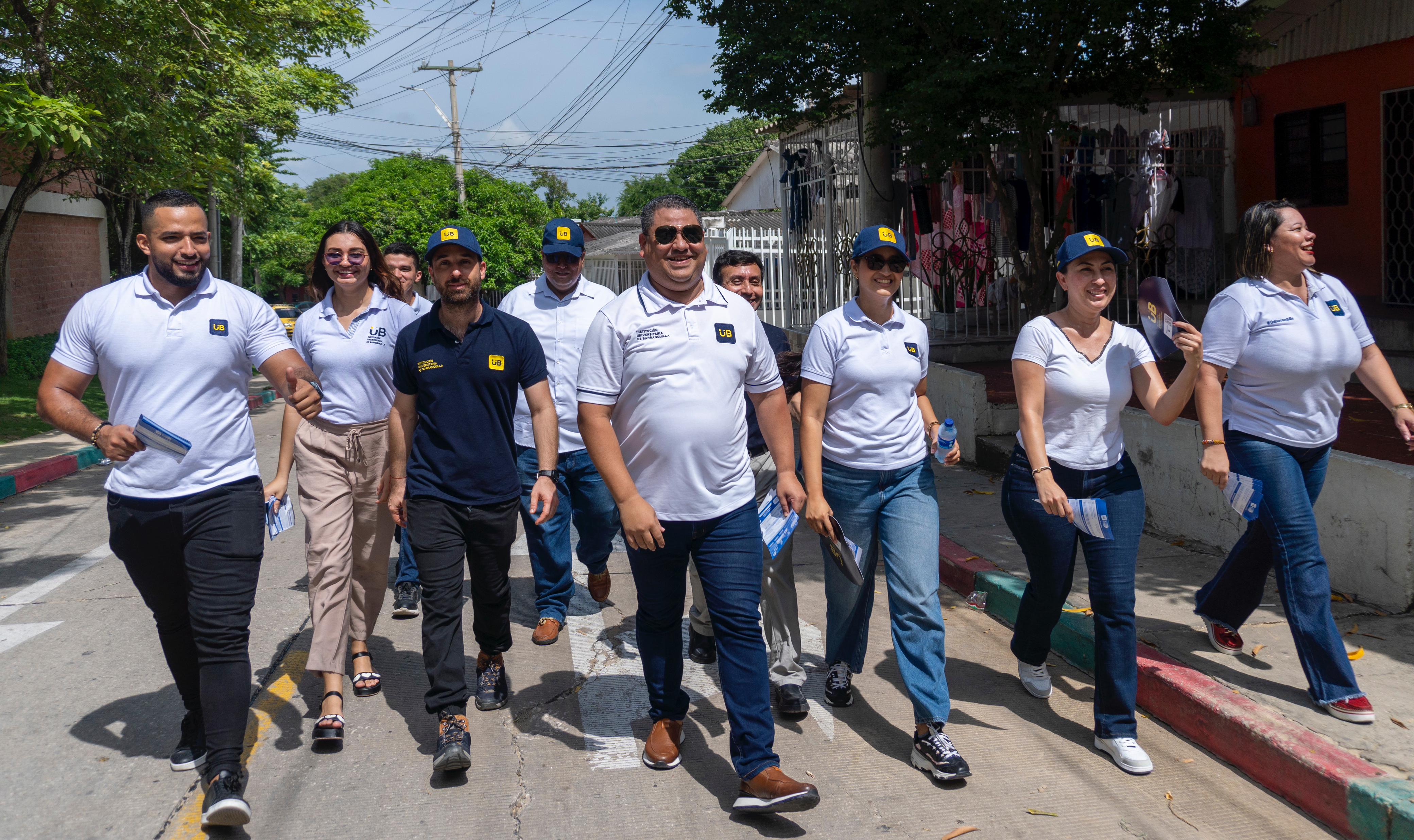 Grupo de docentes del programa 'IUB al Barrio'.