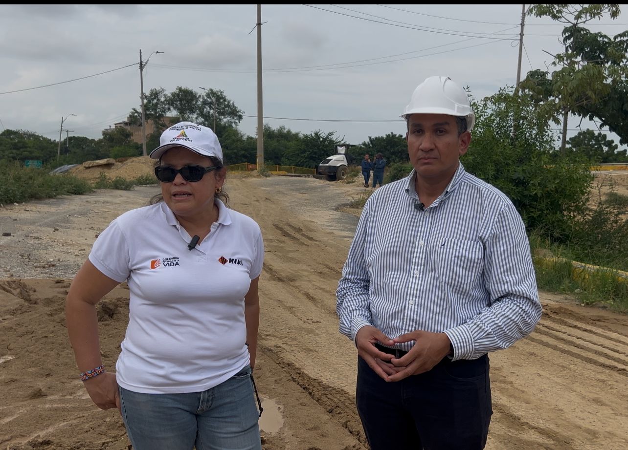 Directora de Invías en Atlántico, Diana Vanegas; y el secretario de Obras Públicas de Soledad, José Galindo. 