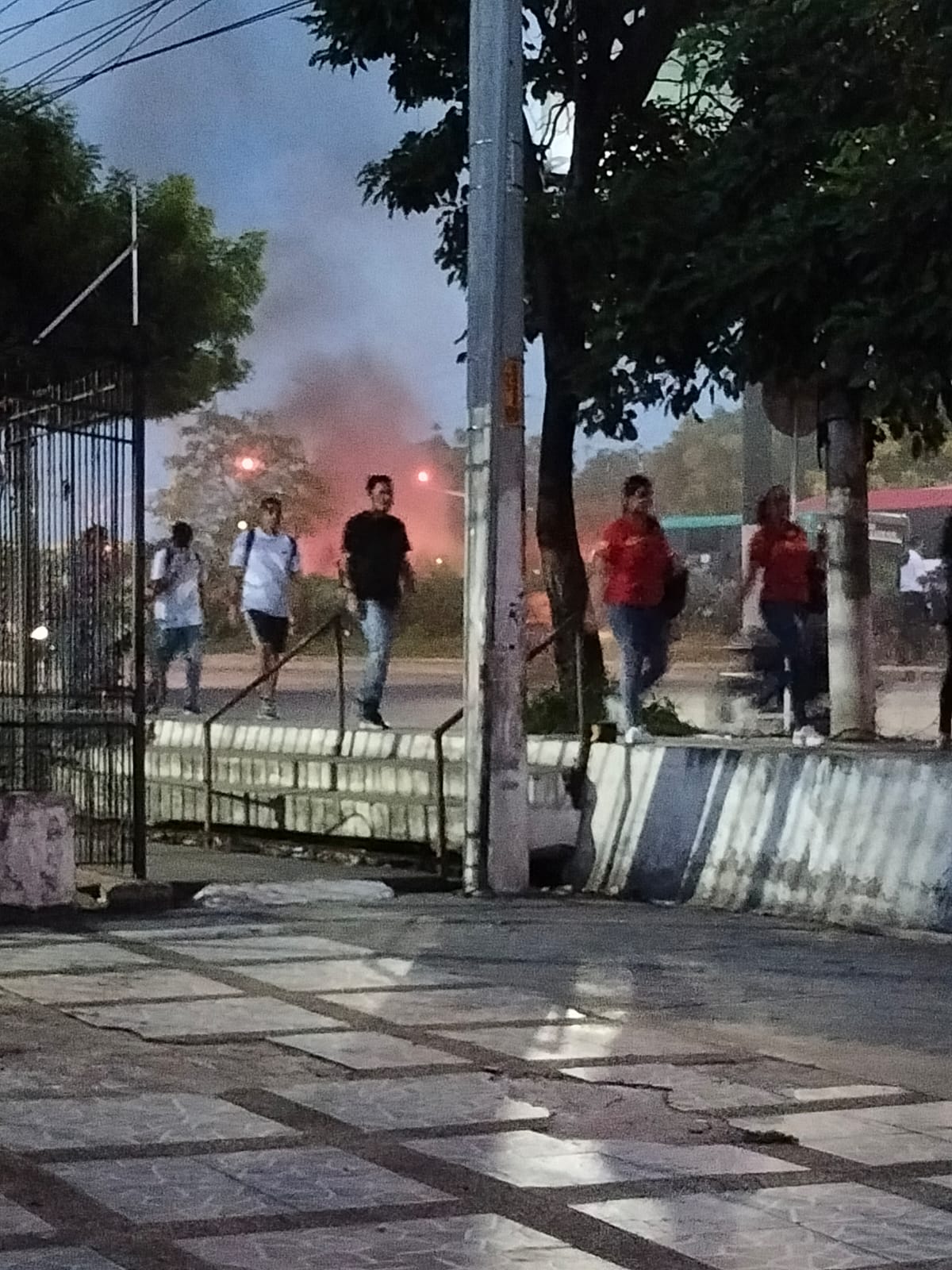 Bloqueo en la prolongación de Murillo, altura estación Pedro Ramayá. 