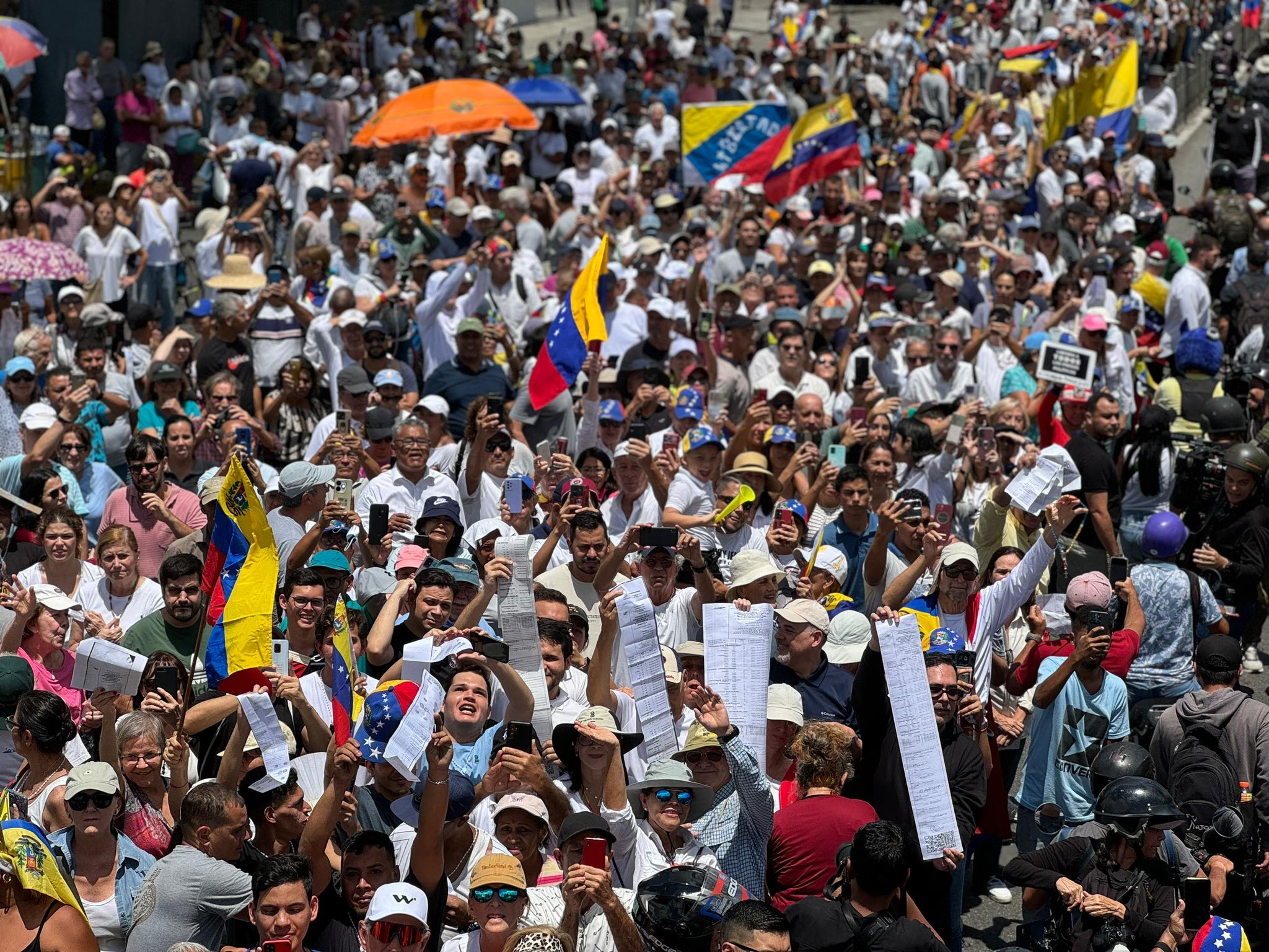 Cada día son más numerosas las protestas exigiendo la salida de Maduro.