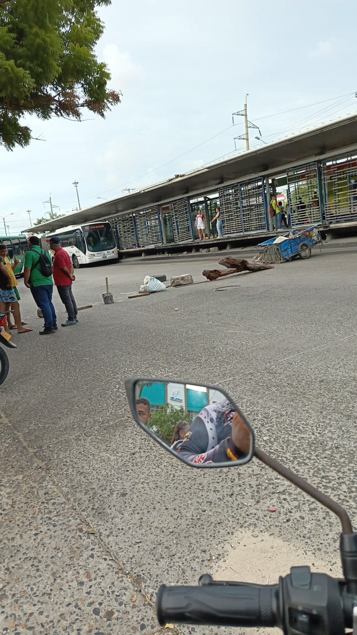 Bloqueo en la prolongación de Murillo, a la altura de la estación Pedro Ramayá. 