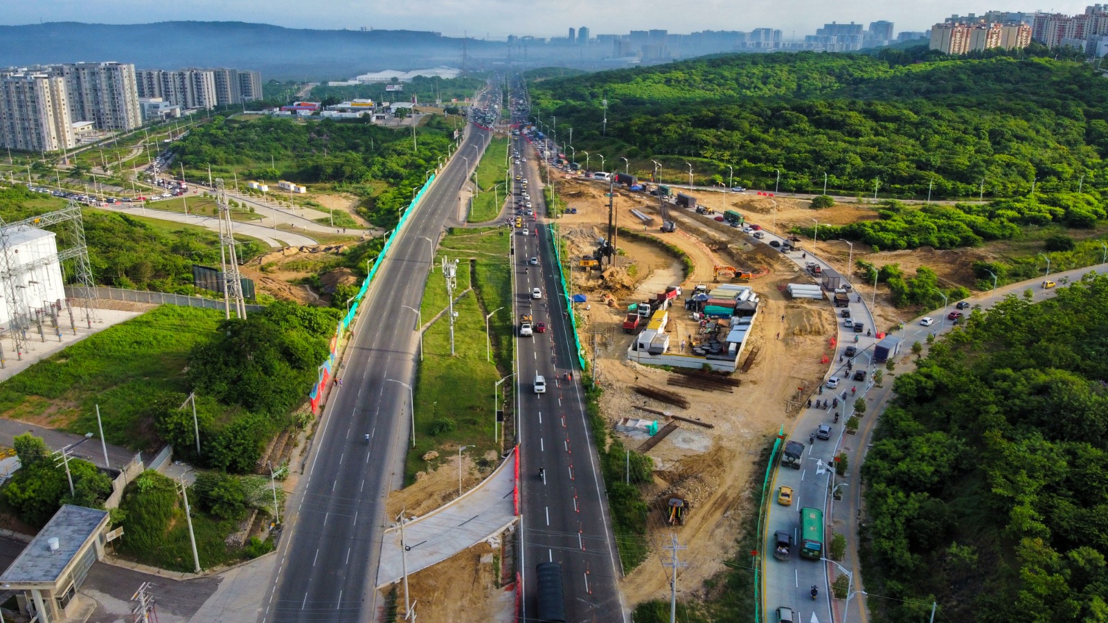 Obras viales en la Avenida Circunvalar con Carrera 43.