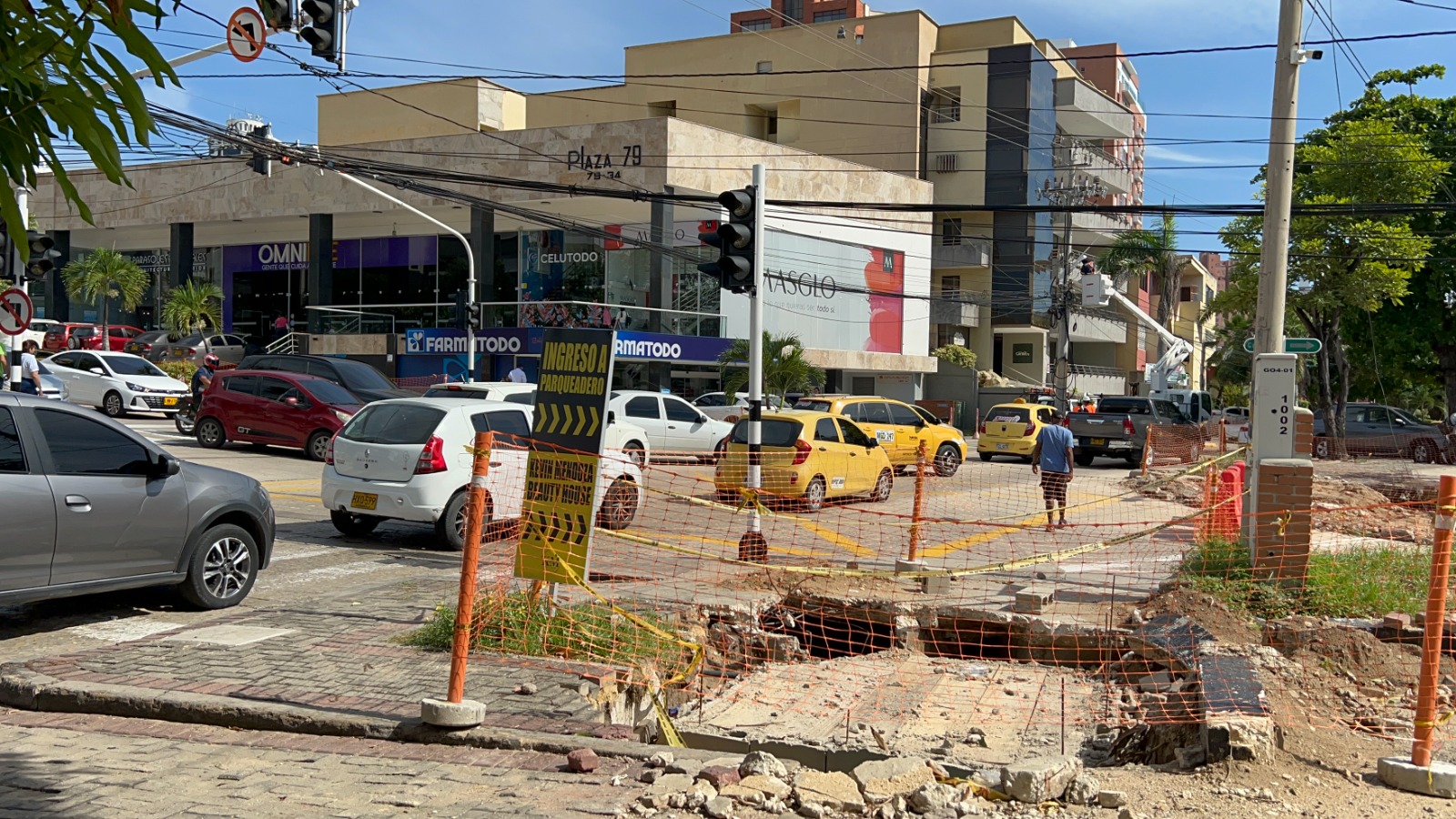 Obras en la carrera 49C con 79.