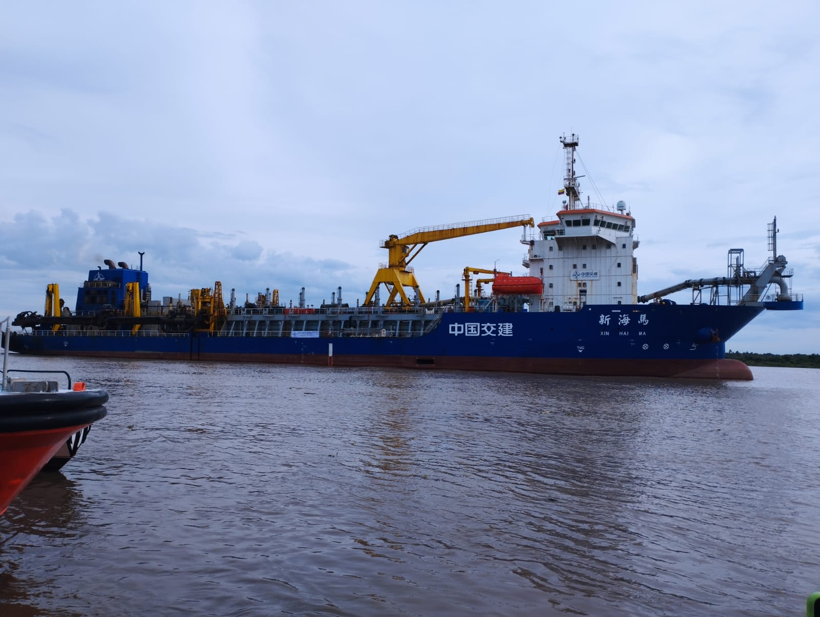 La draga Xin Hai Ma, del Consorcio Dragado Puerto de Barranquilla,