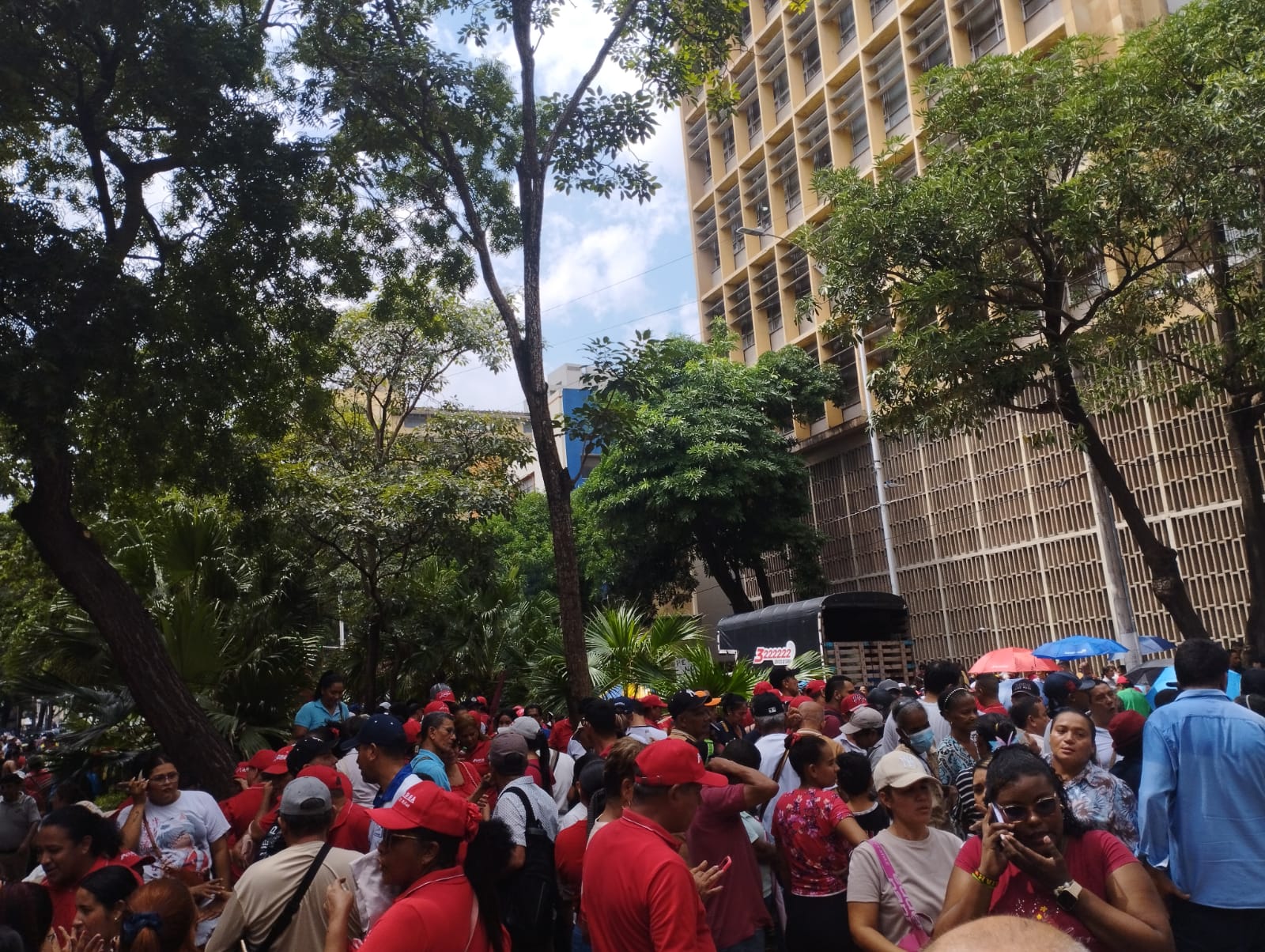 Plantón en el Paseo Bolívar.