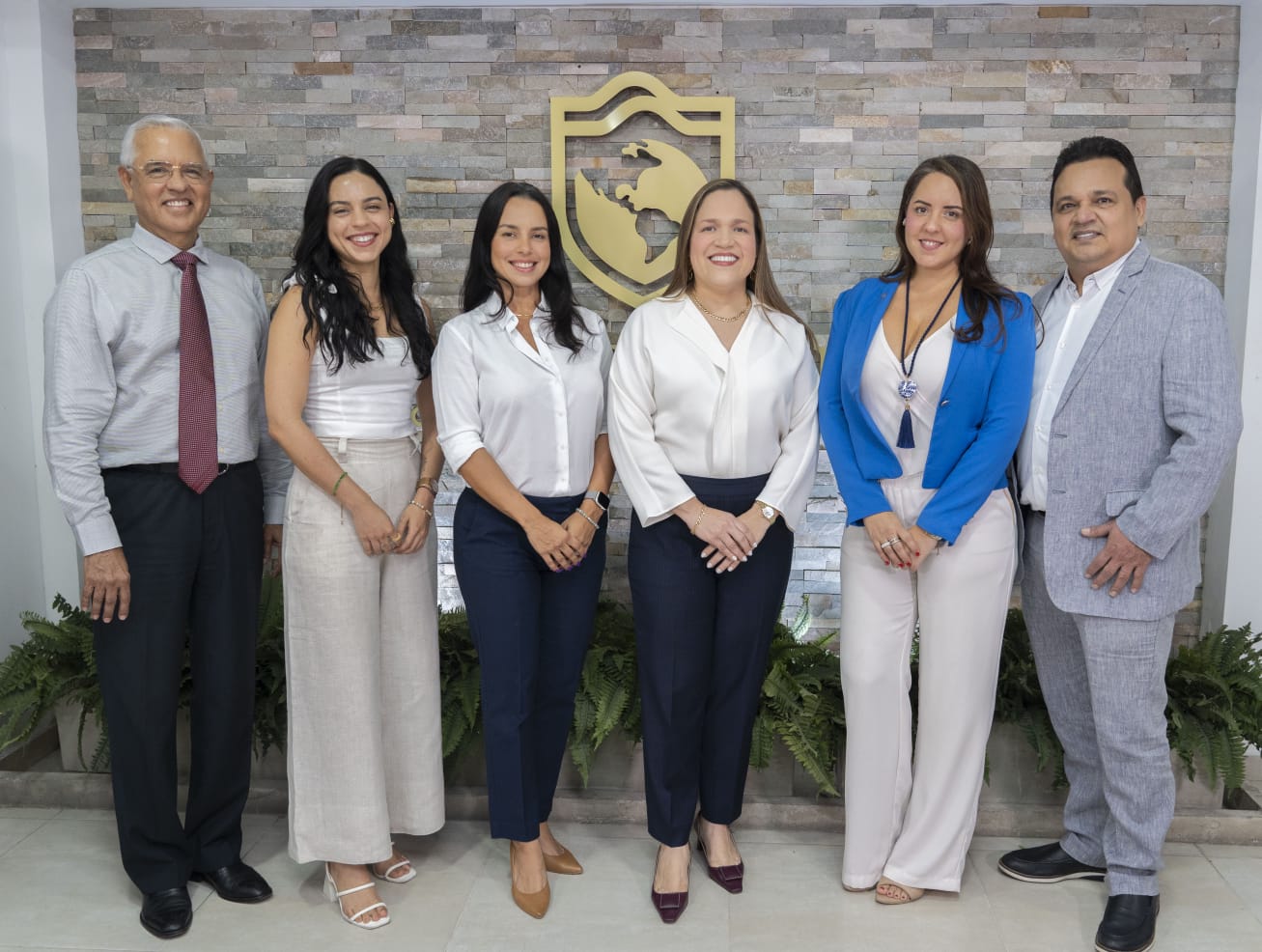 Jaime Muñoz, Wendy Muñoz, Cindy Muñoz, Alba Corredor, Ericka Muñoz y William Corredor.