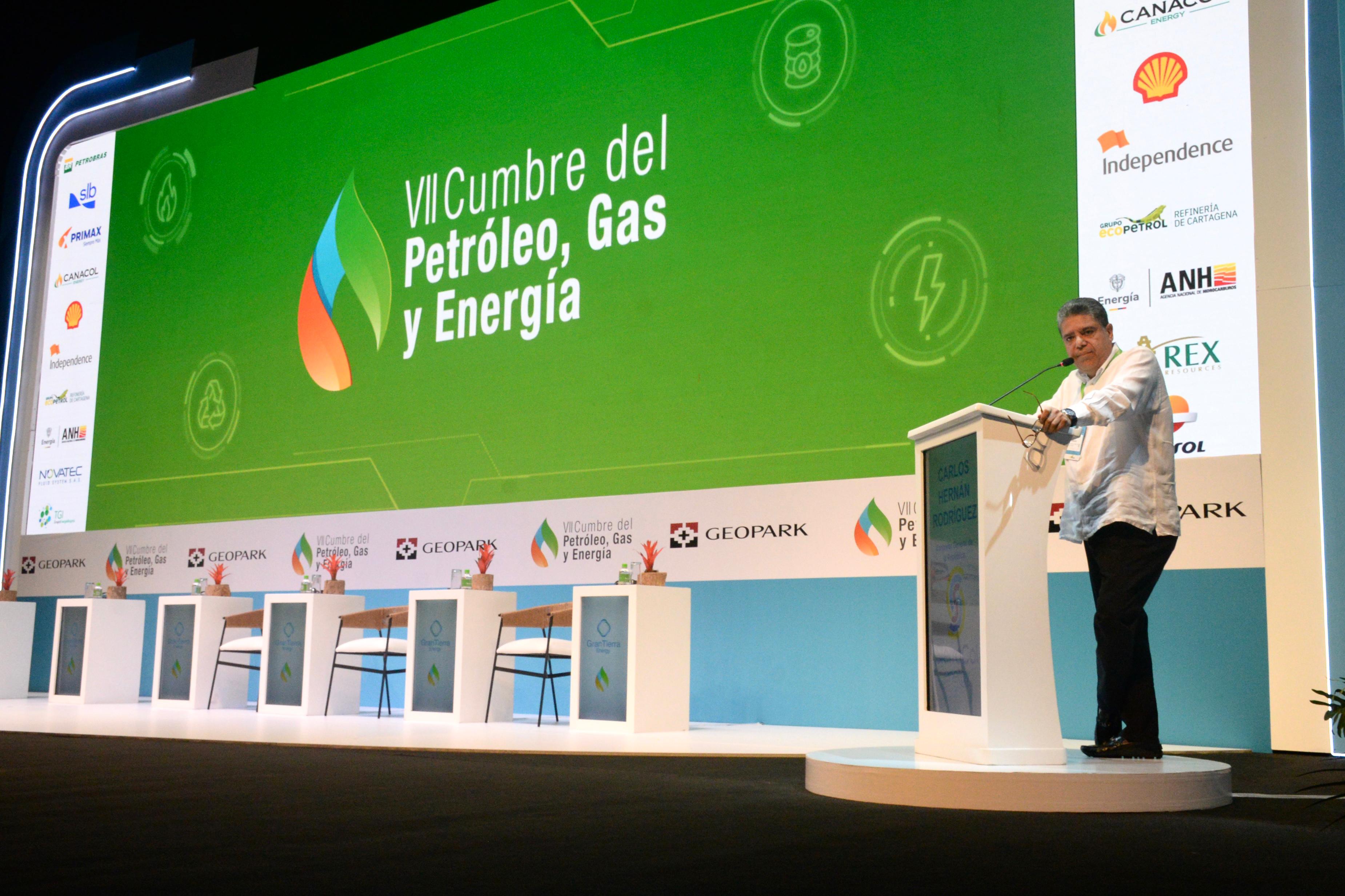 Carlos Hernán Rodríguez Becerra en Cumbre de Petróleo, Gas y Energía, en Cartagena.