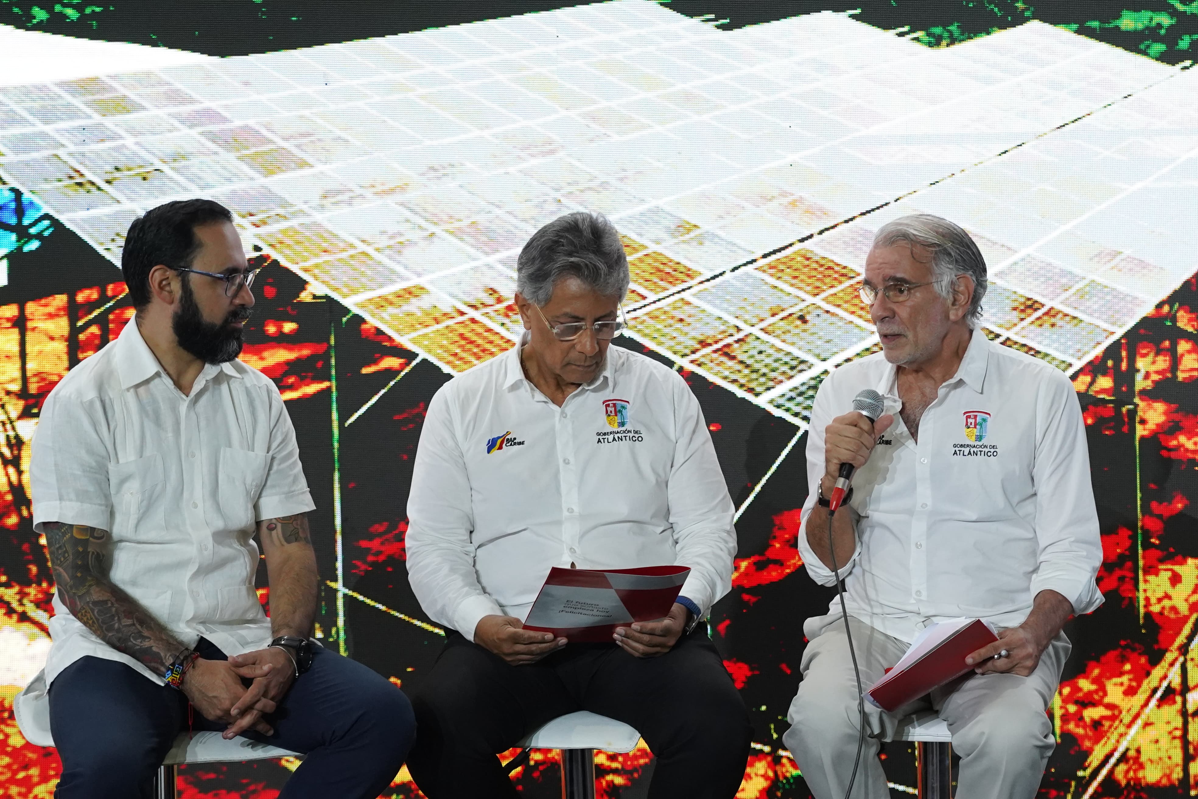 Ministro de Minas Andrés Camacho, Humberto Mendieta y el Gobernador Eduardo Verano.