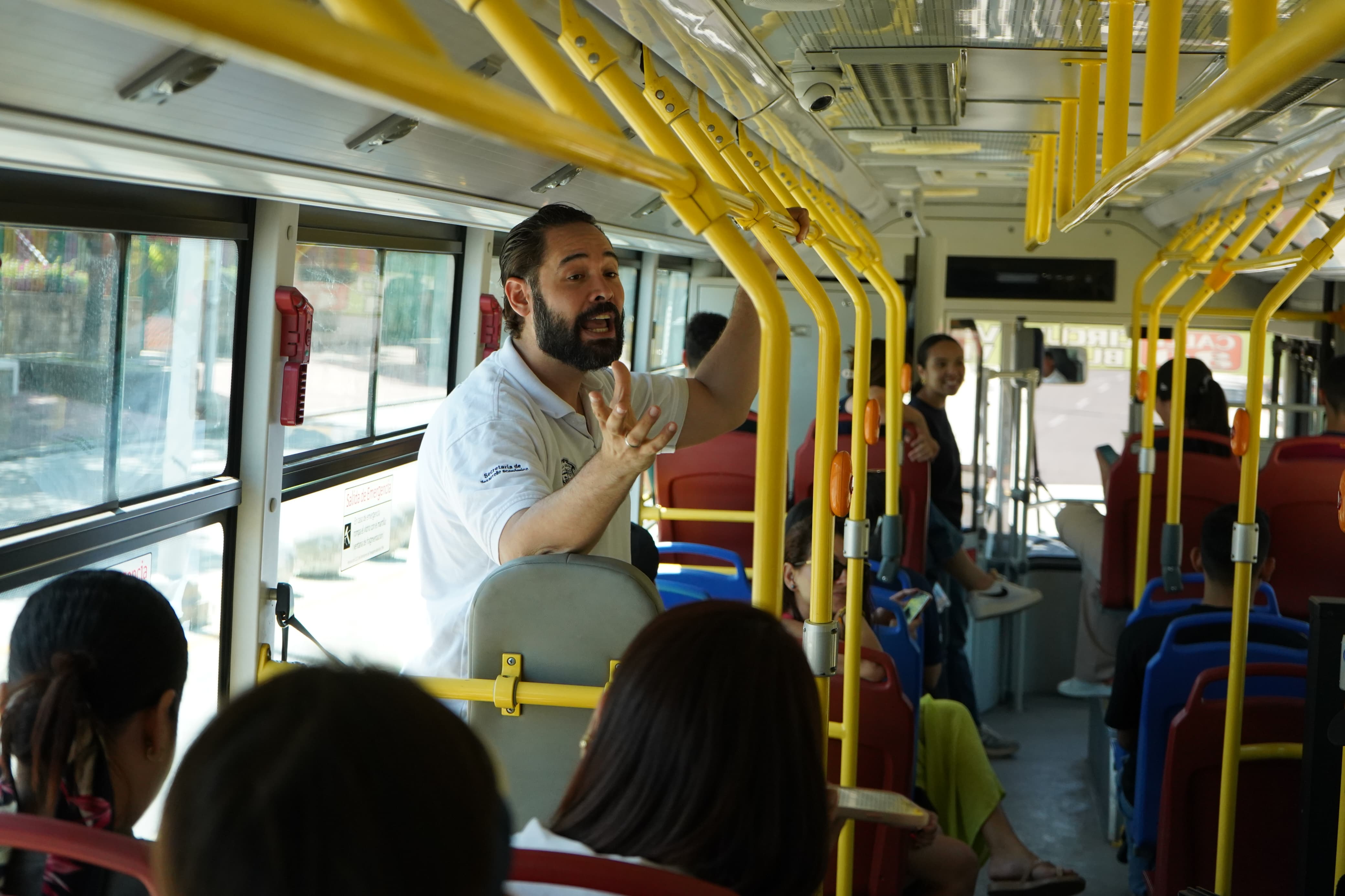 David Borge, guía turístico de la ruta, durante el recorrido. 