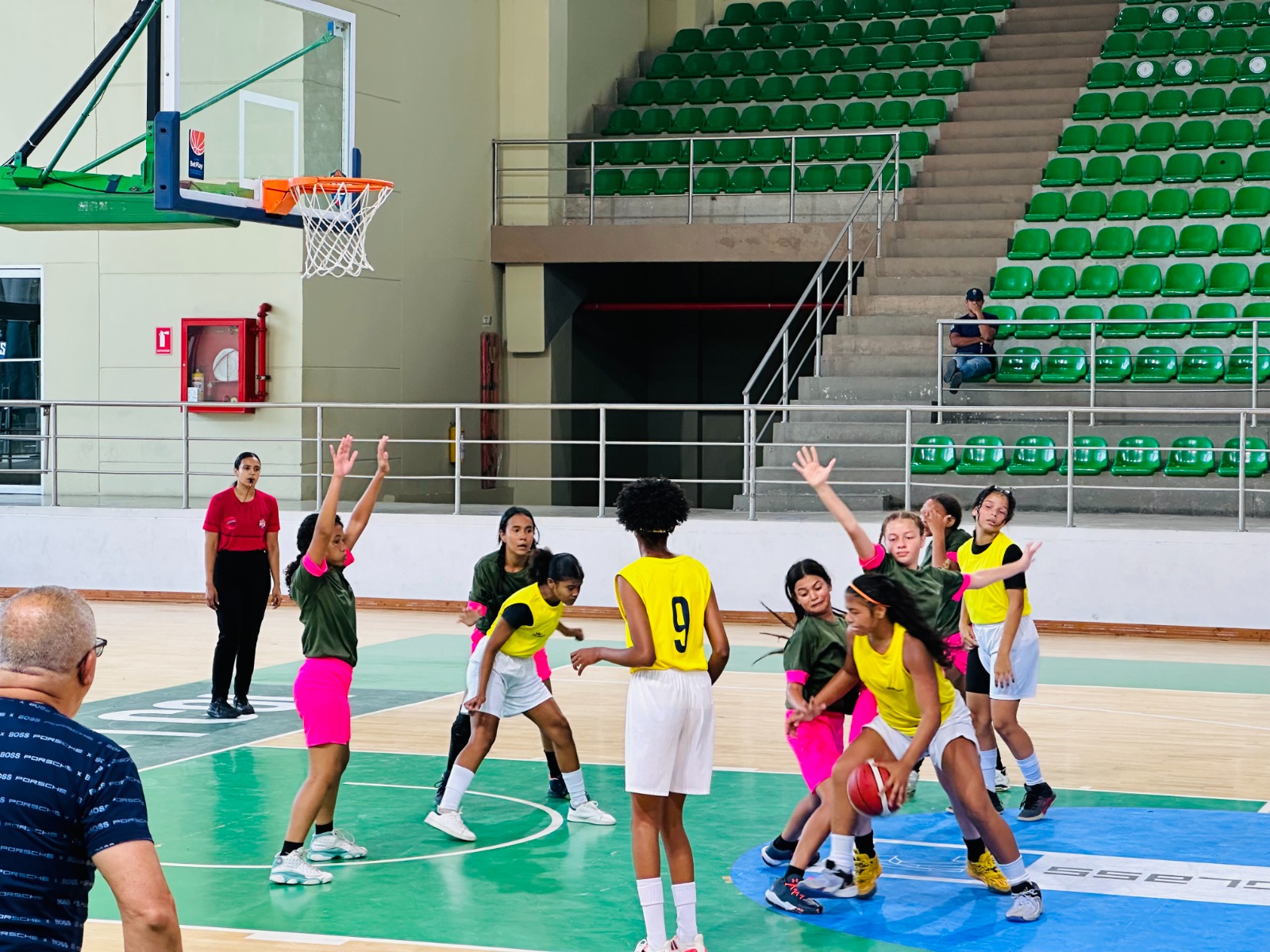 El baloncesto fue una de las 12 disciplinas donde hubo competencia. 