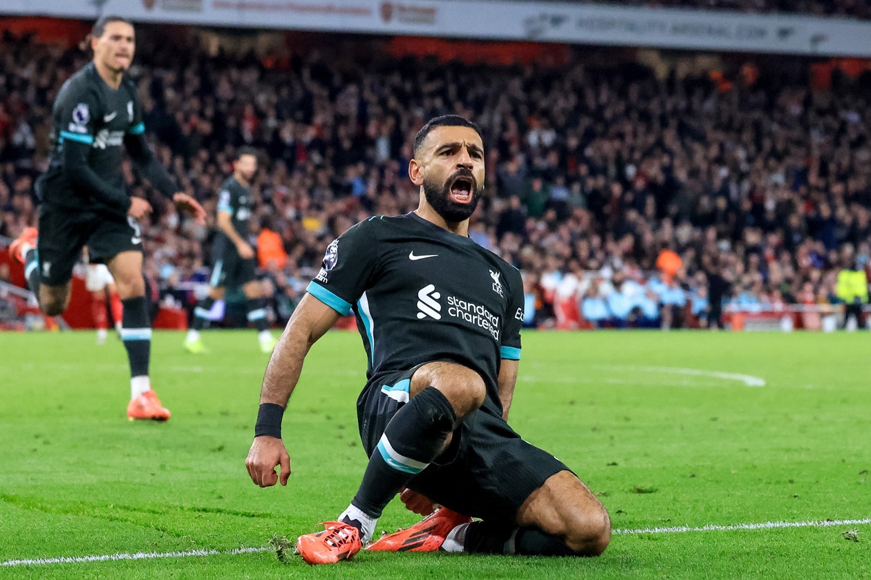 Mohamed Salah festeja tras marcar el gol del empate del Liverpool. 