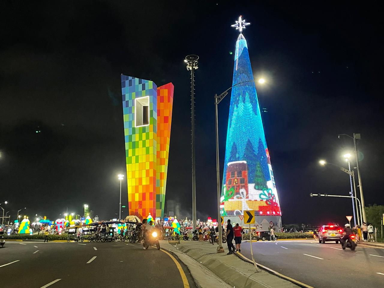 Imágenes del Árbol en la navidad de 2023. 