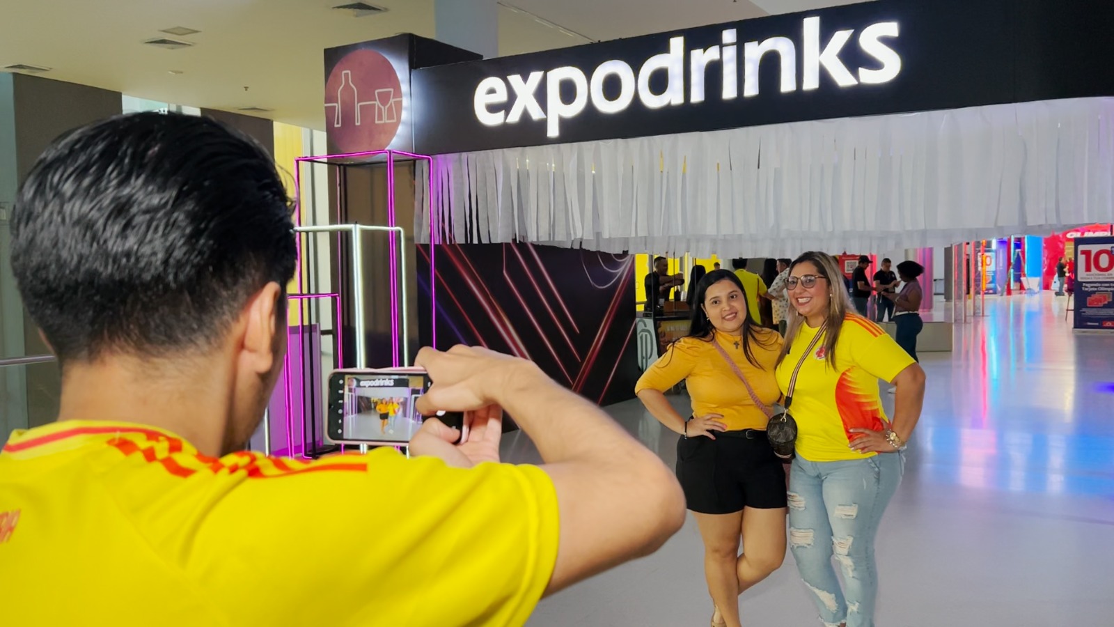 Visitantes en Expodrinks.