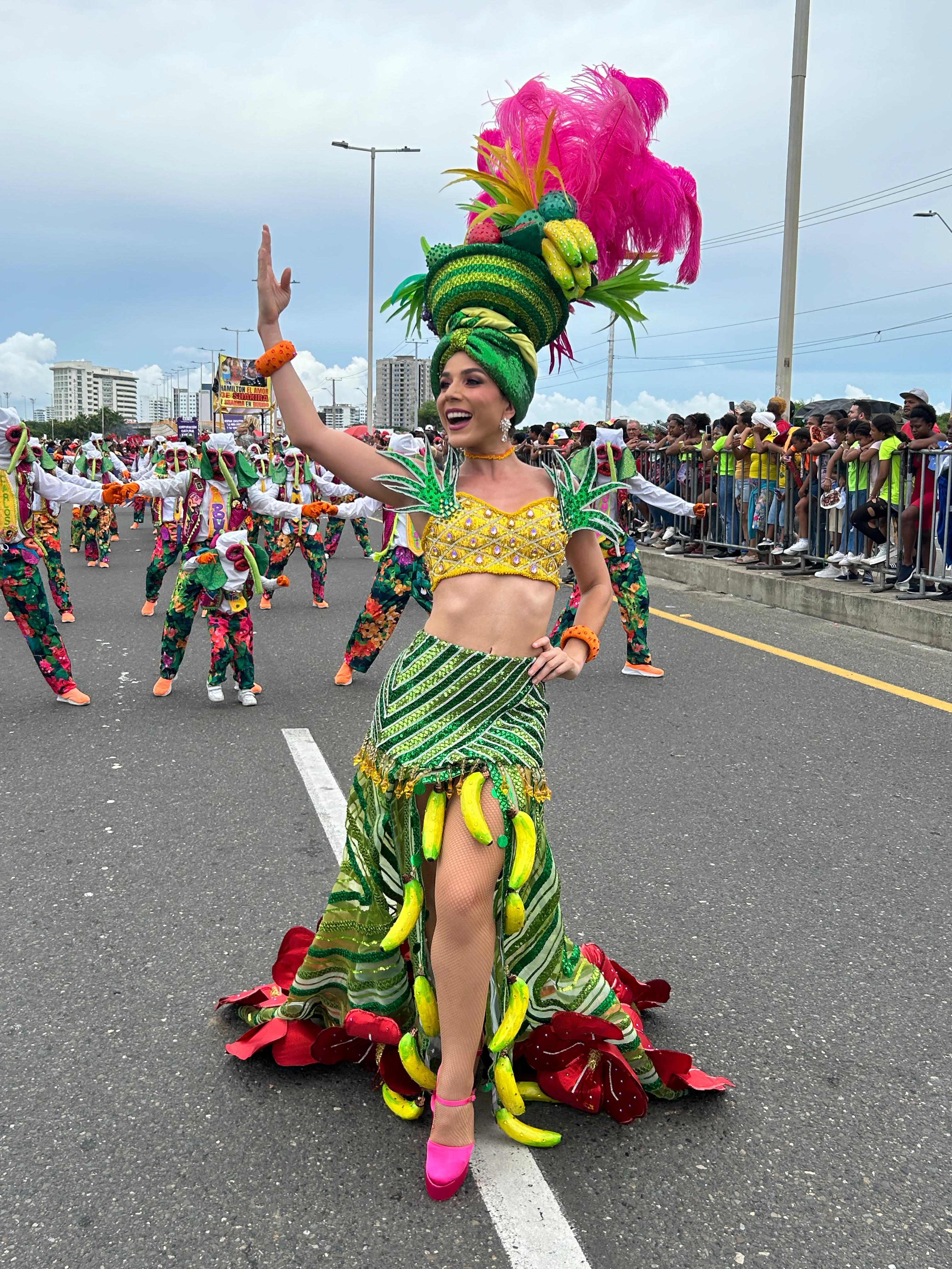  Alexsandra Estarita Villa, Reina del Carnaval de la 44.