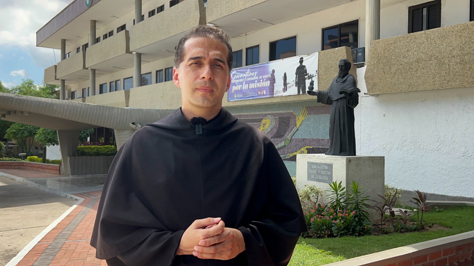 Padre Fray Ronald Antívar Muriel, rector del Colegio Liceo de Cervantes.