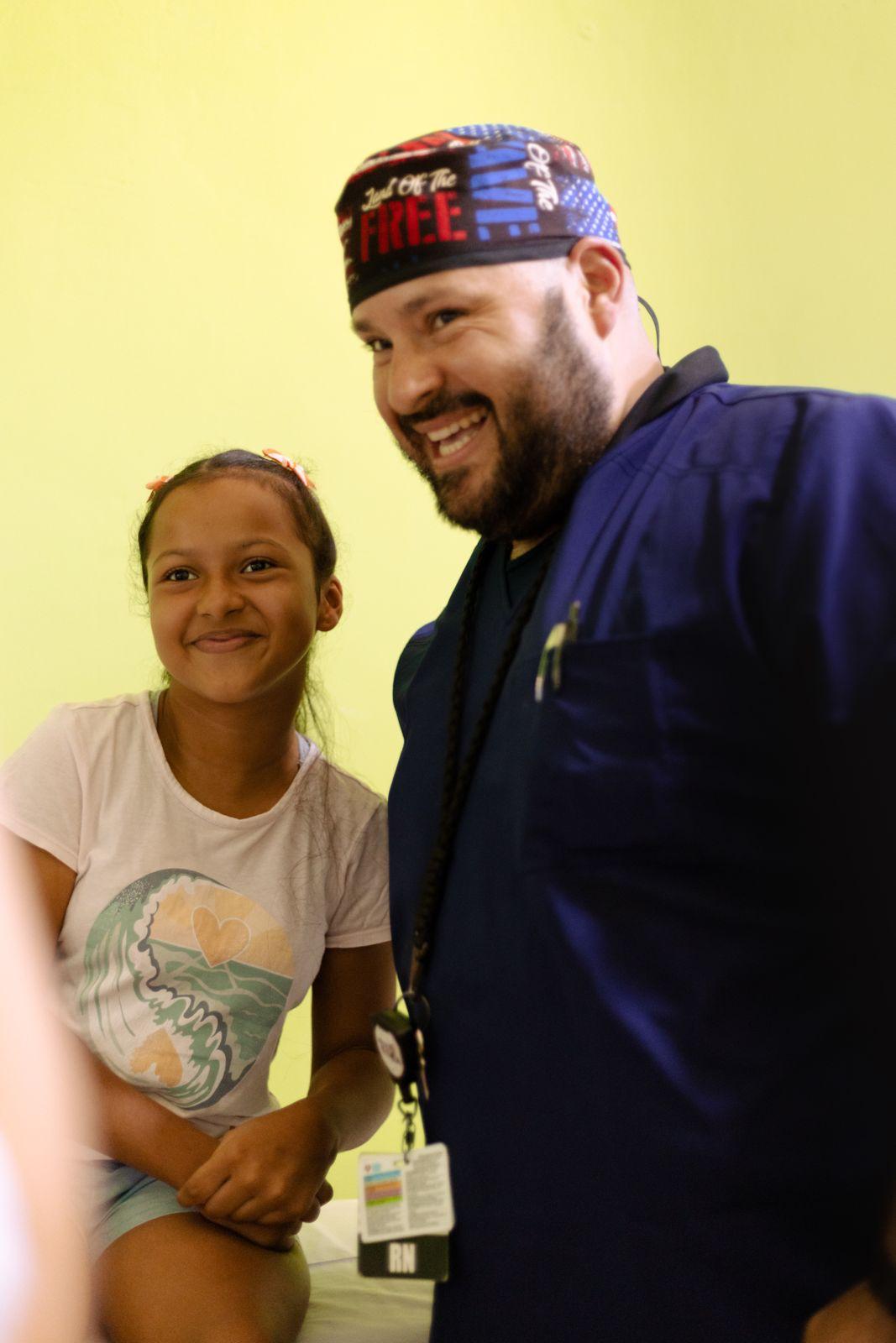 Atención a los niños en la Brigada Médica.